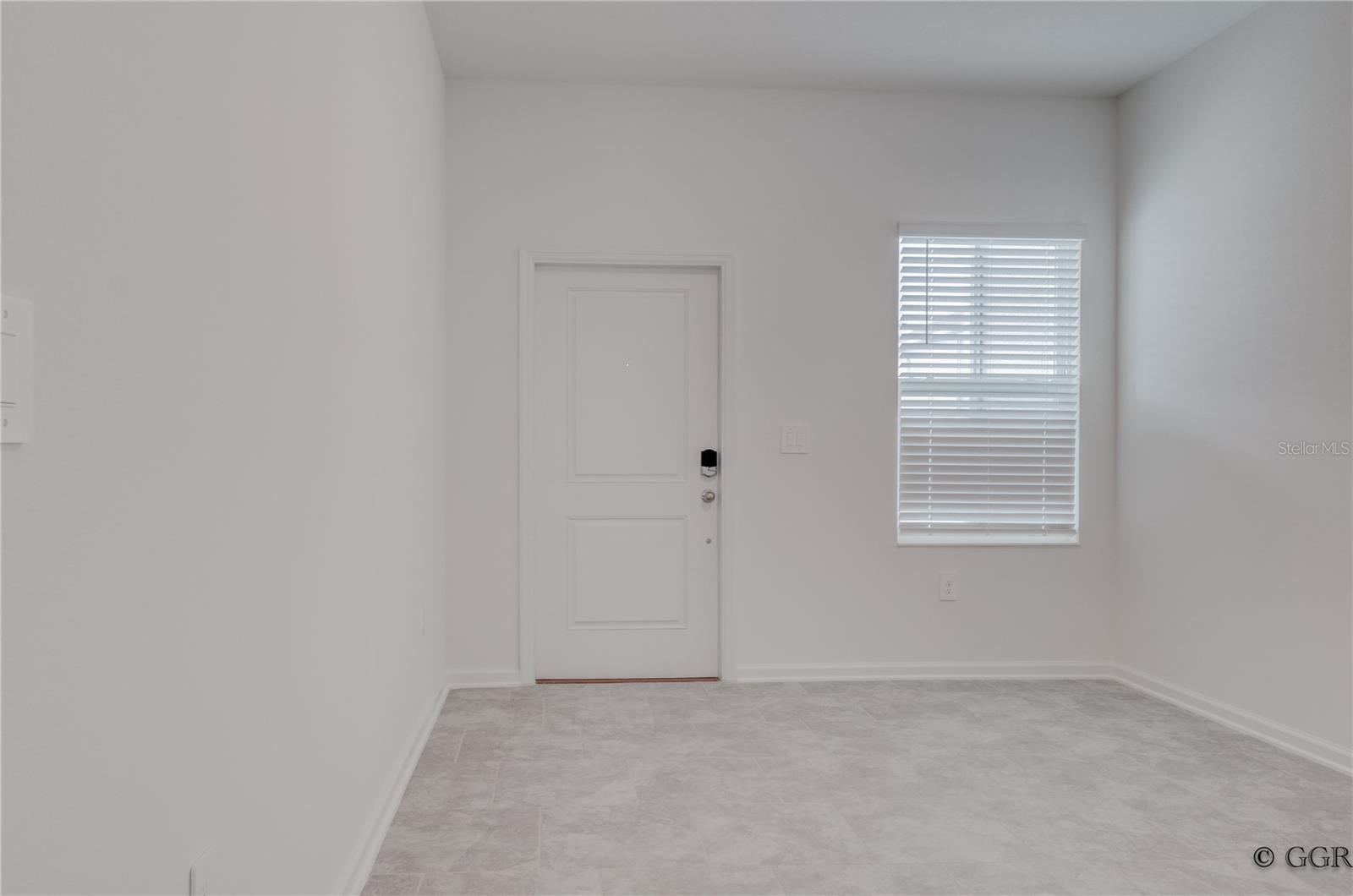 Image 14 of 44 For 3290 Laurent Loop