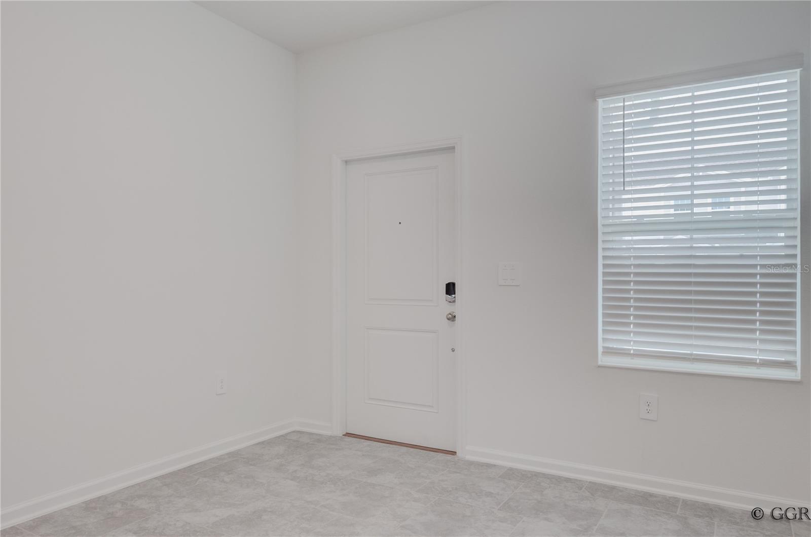 Image 15 of 44 For 3290 Laurent Loop