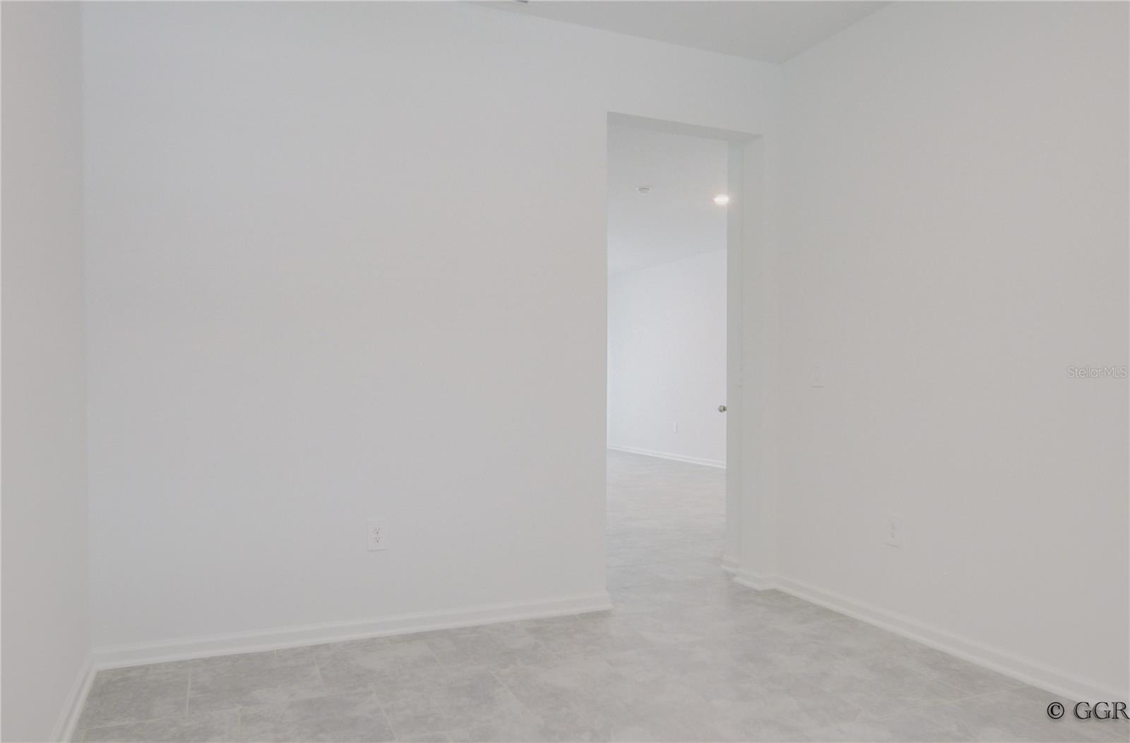 Image 16 of 44 For 3290 Laurent Loop