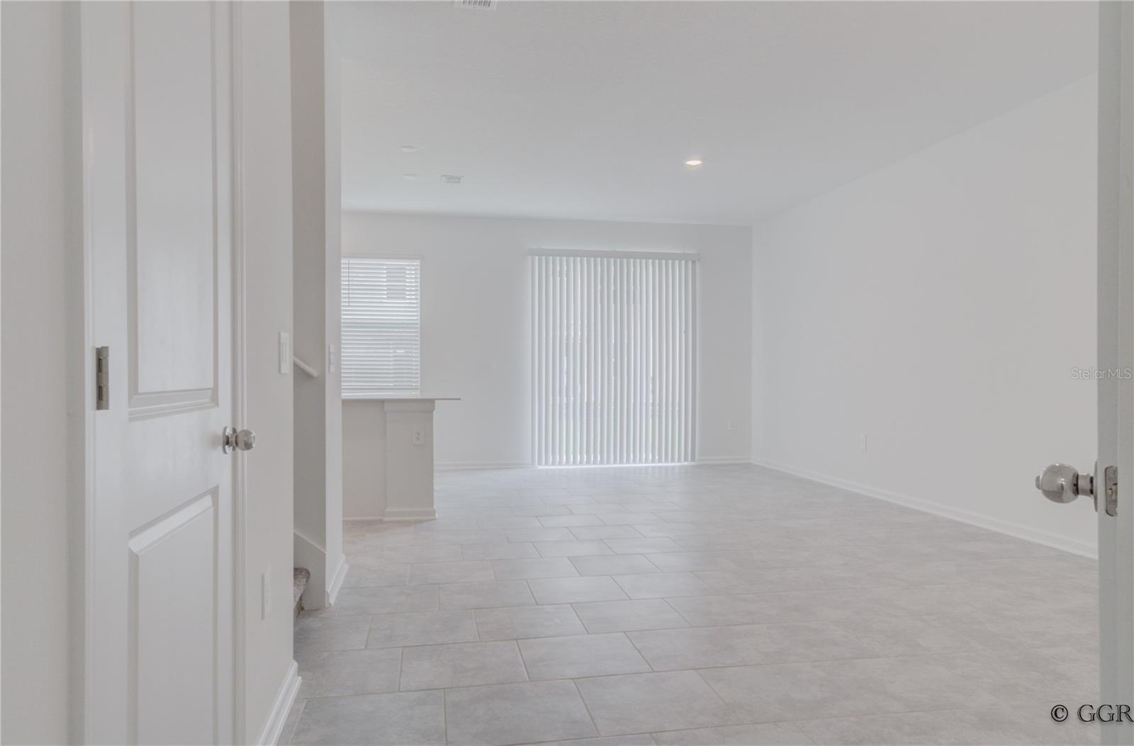 Image 17 of 44 For 3290 Laurent Loop