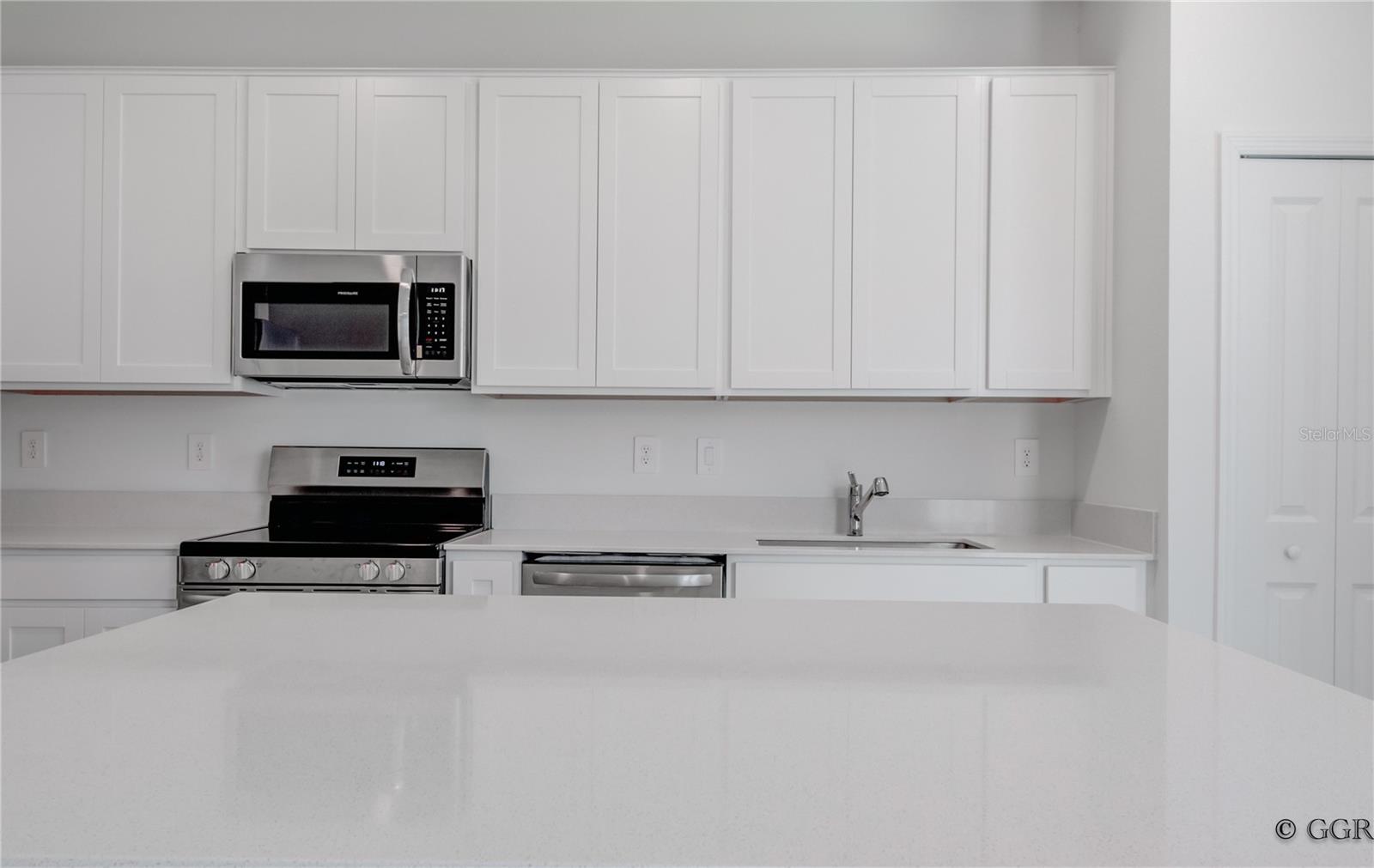 Image 23 of 44 For 3290 Laurent Loop