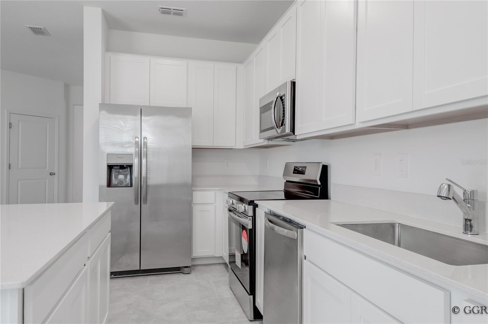 Image 24 of 44 For 3290 Laurent Loop