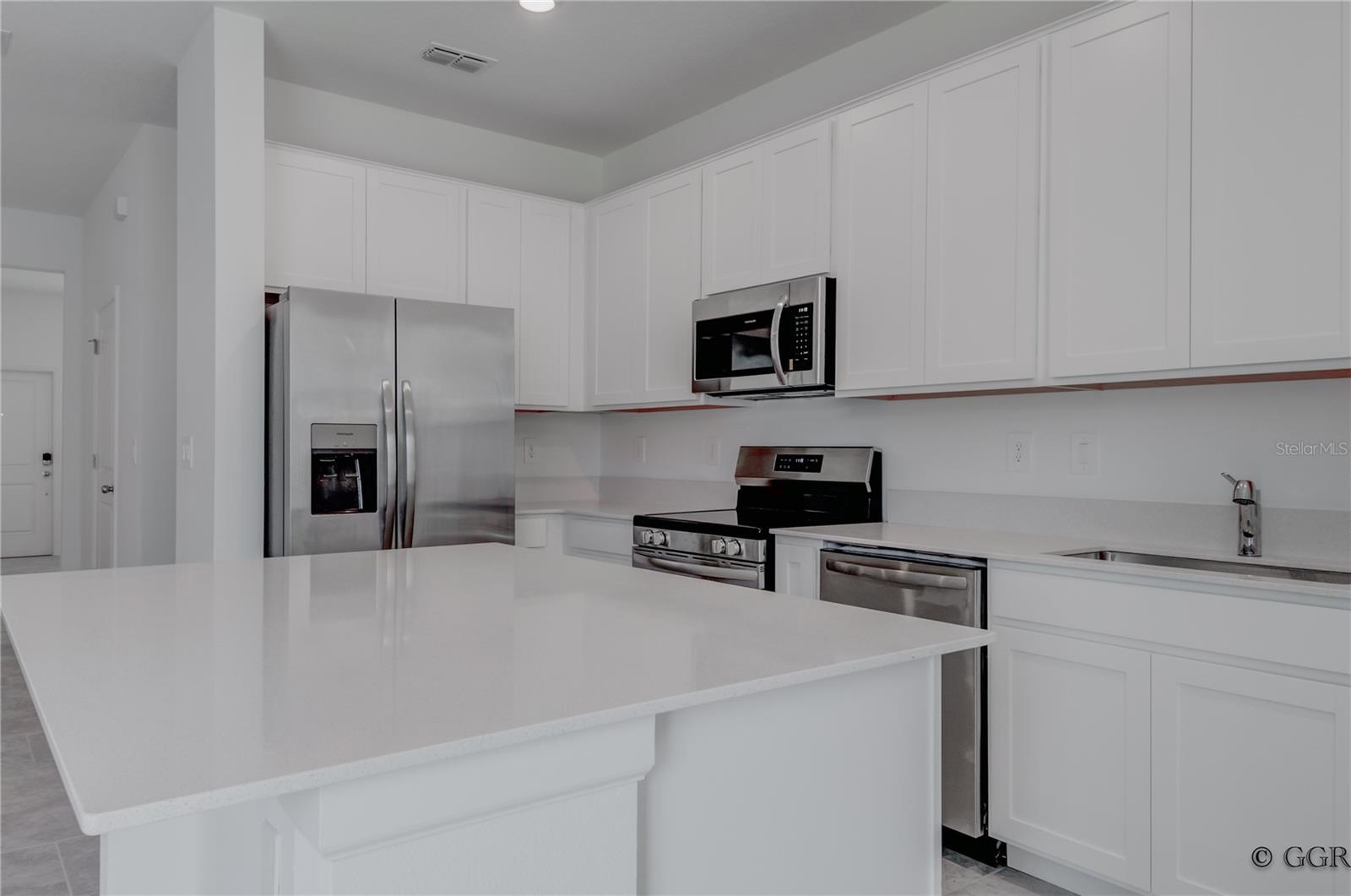 Image 25 of 44 For 3290 Laurent Loop