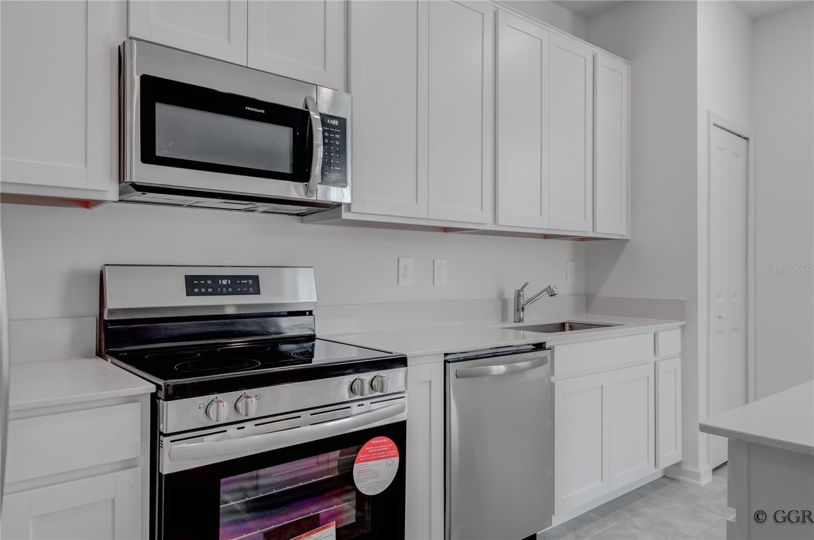 Image 27 of 44 For 3290 Laurent Loop