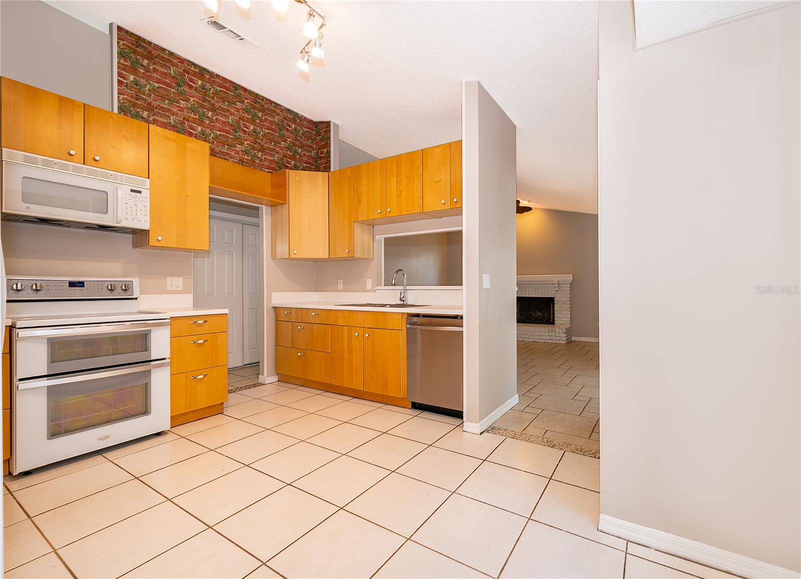 Image 18 of 35 For 1036 Long Branch Lane