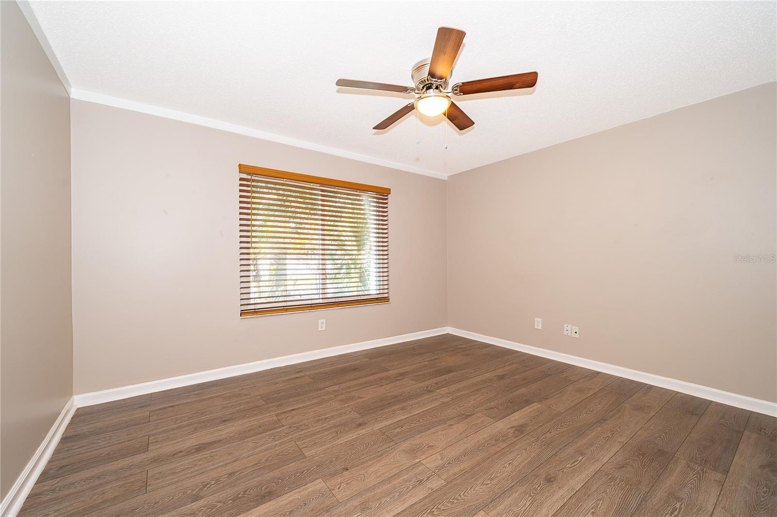 Image 20 of 35 For 1036 Long Branch Lane