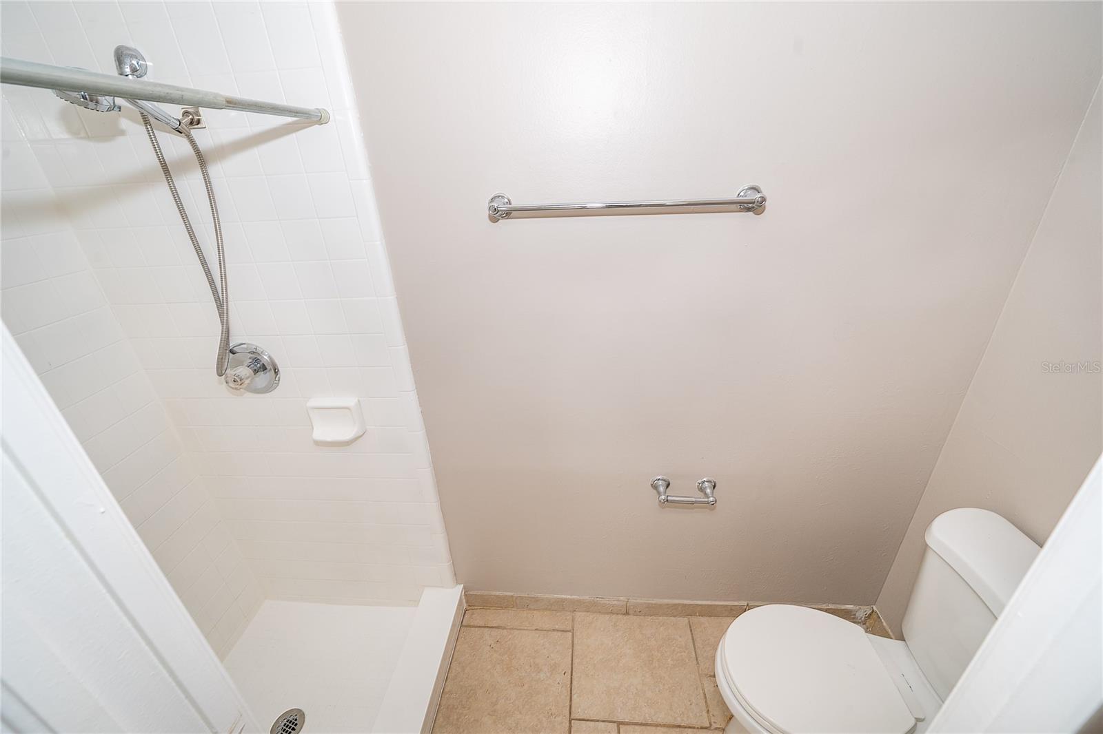 Image 24 of 35 For 1036 Long Branch Lane