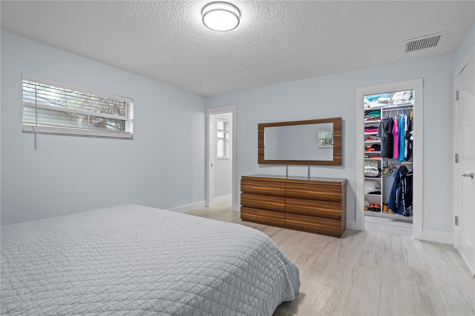 Image 24 of 40 For 2130 Deloraine Trail