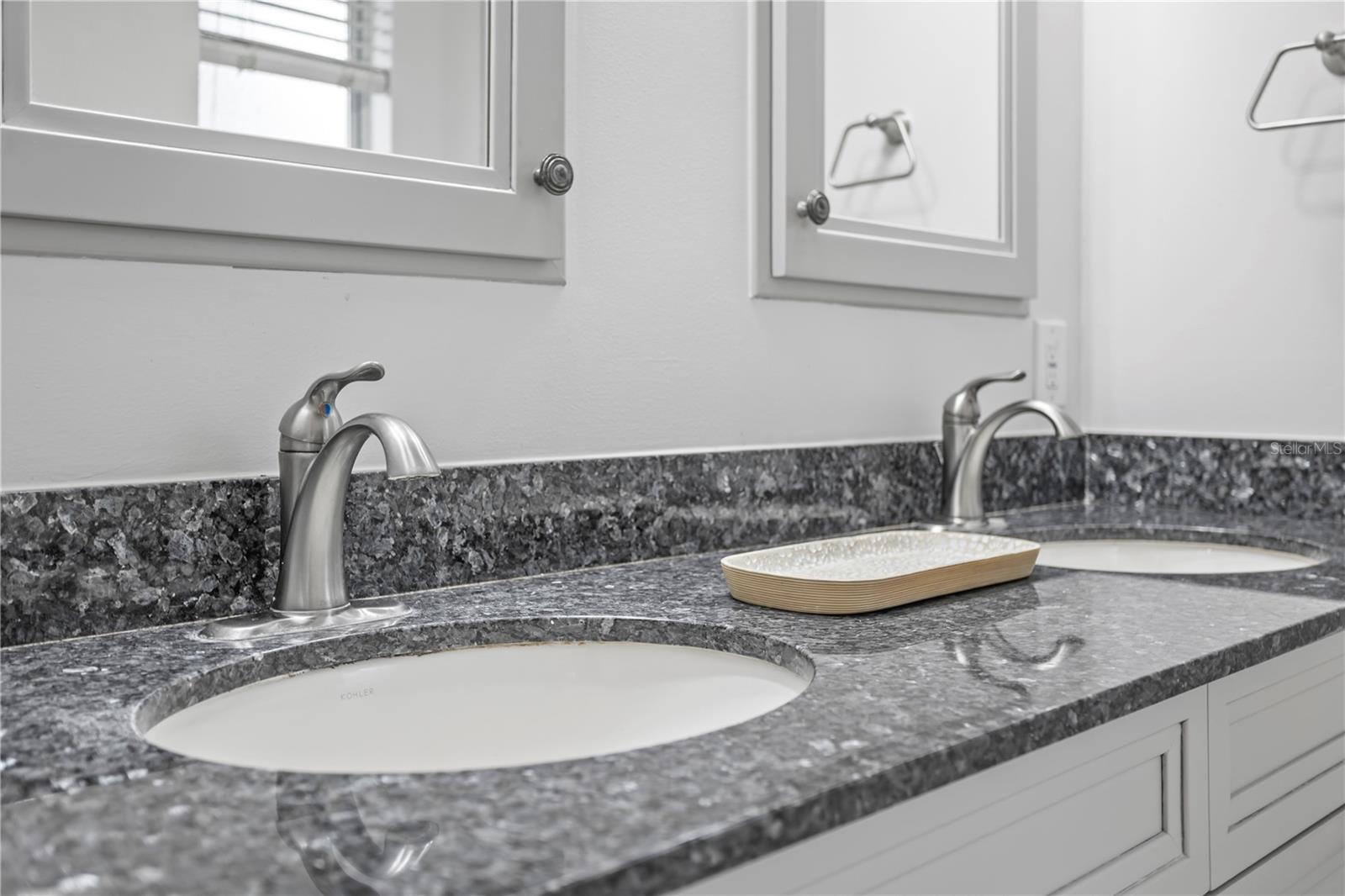 Image 27 of 40 For 2130 Deloraine Trail