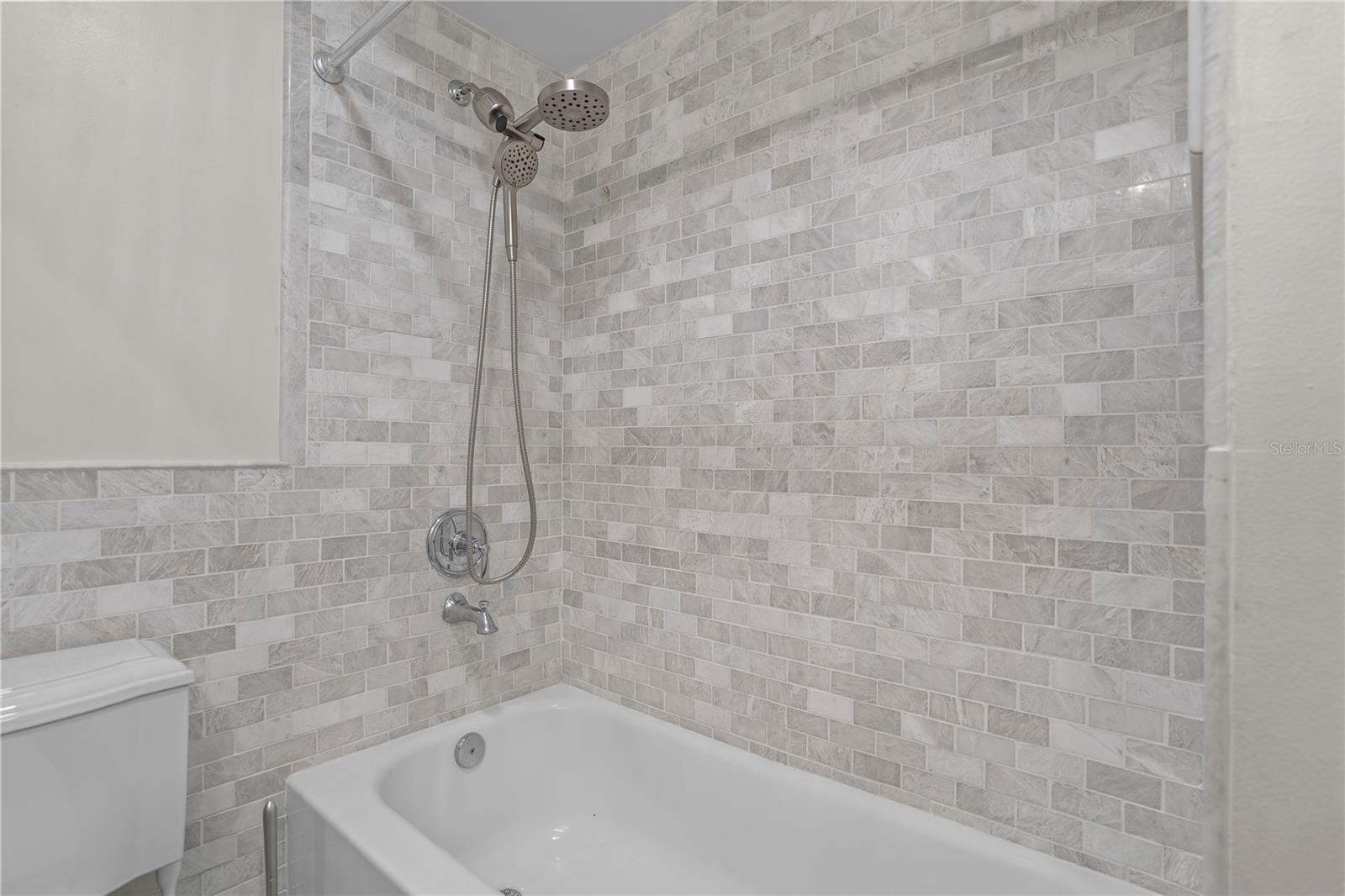 Image 31 of 40 For 2130 Deloraine Trail