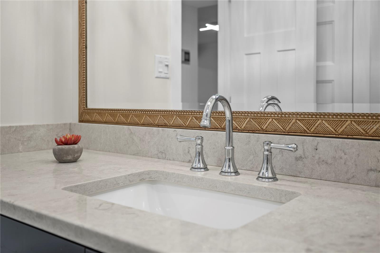 Image 32 of 40 For 2130 Deloraine Trail