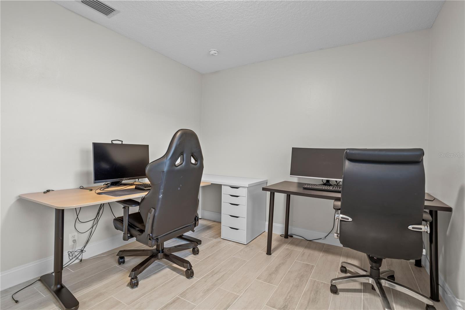 Image 33 of 40 For 2130 Deloraine Trail