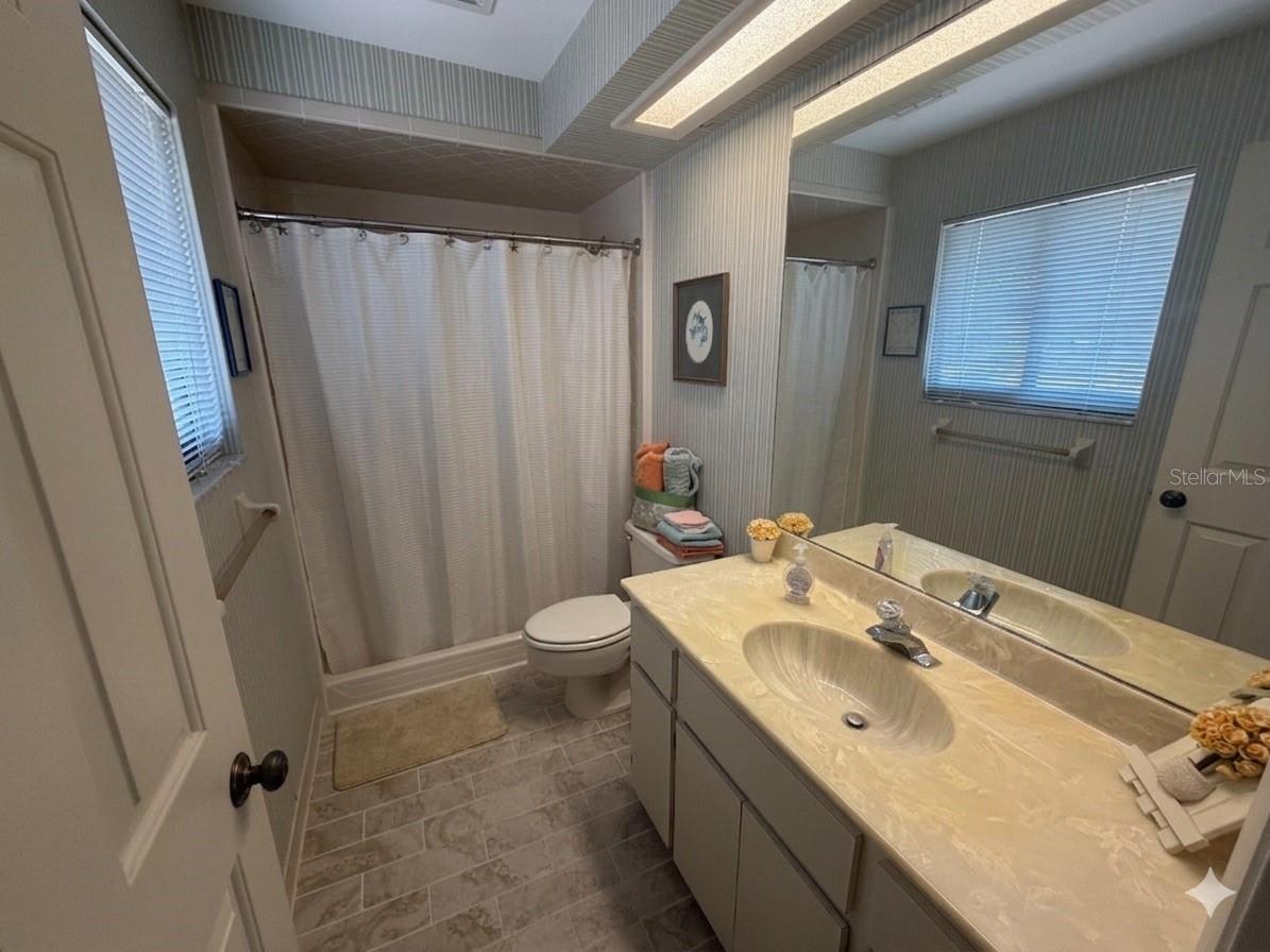 Image 12 of 30 For 804 Palm Harbor Court