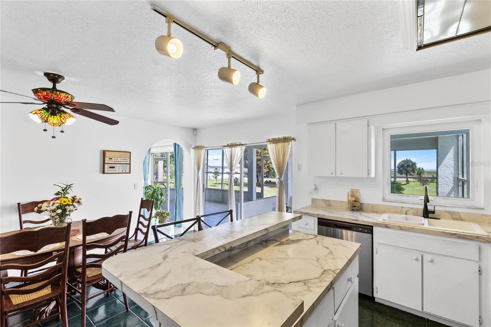 Image 10 of 44 For 3480 Lakeshore Boulevard