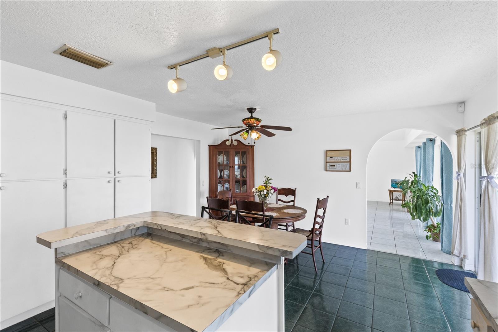 Image 7 of 44 For 3480 Lakeshore Boulevard