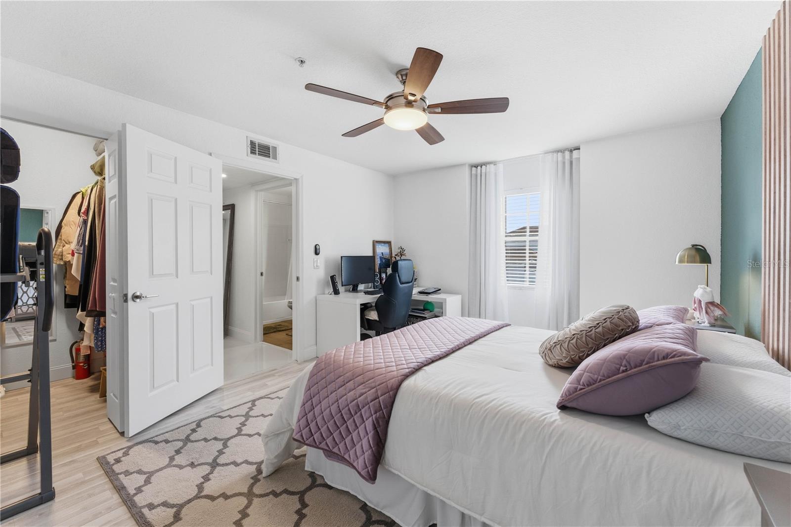 Image 51 of 80 For 13838 Fairway Island Drive 1436