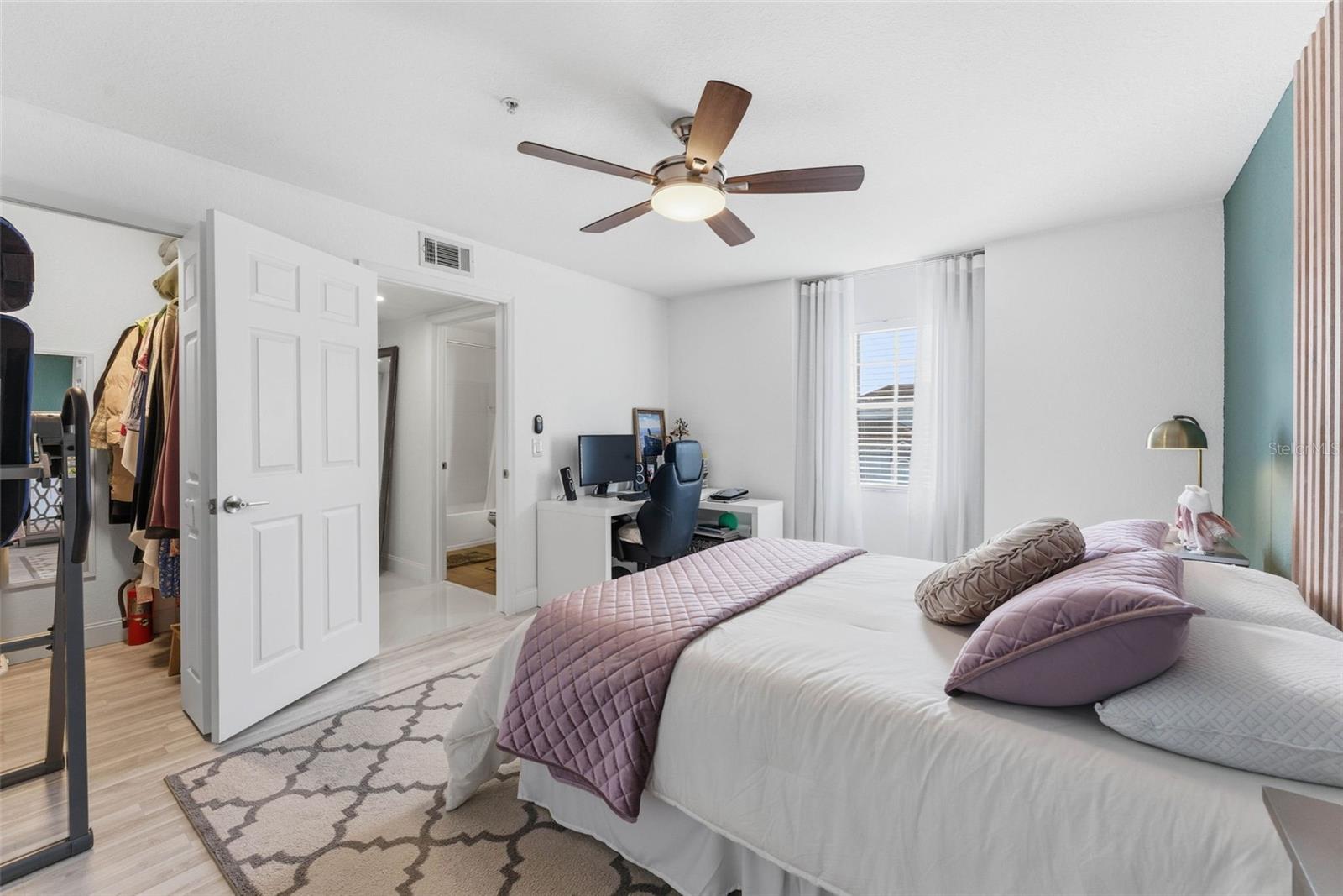 Image 52 of 80 For 13838 Fairway Island Drive 1436