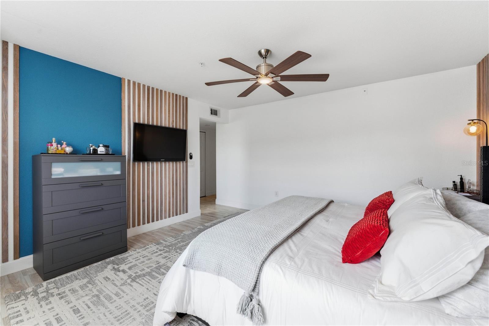 Image 73 of 80 For 13838 Fairway Island Drive 1436