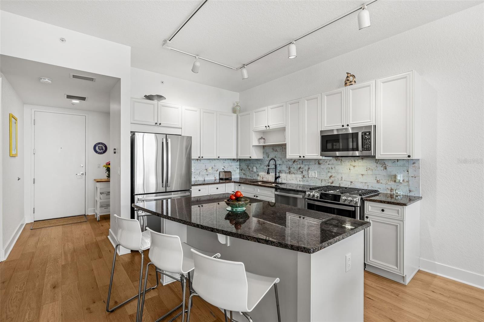 Image 11 of 66 For 150 Robinson Street 3208