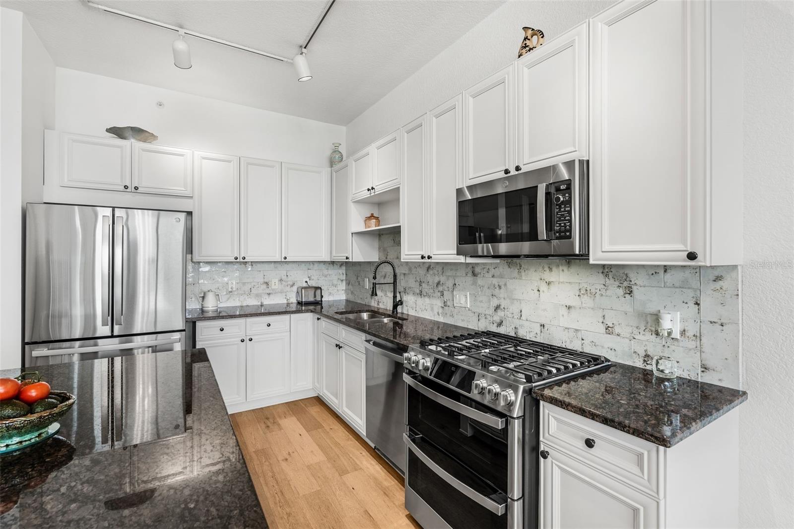 Image 13 of 66 For 150 Robinson Street 3208