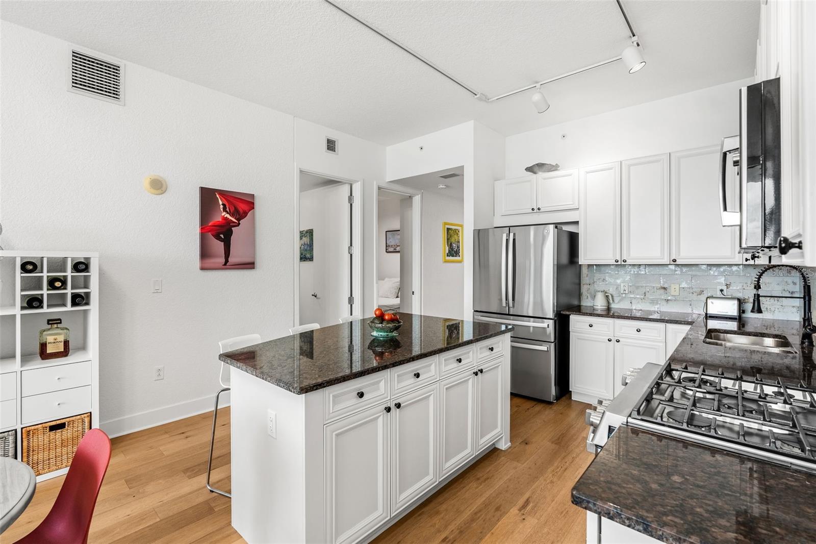 Image 14 of 66 For 150 Robinson Street 3208