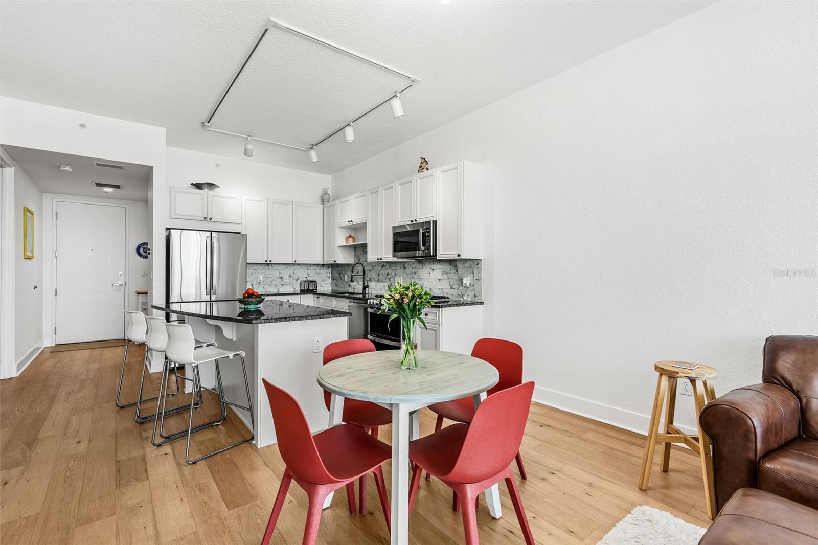 Image 17 of 66 For 150 Robinson Street 3208