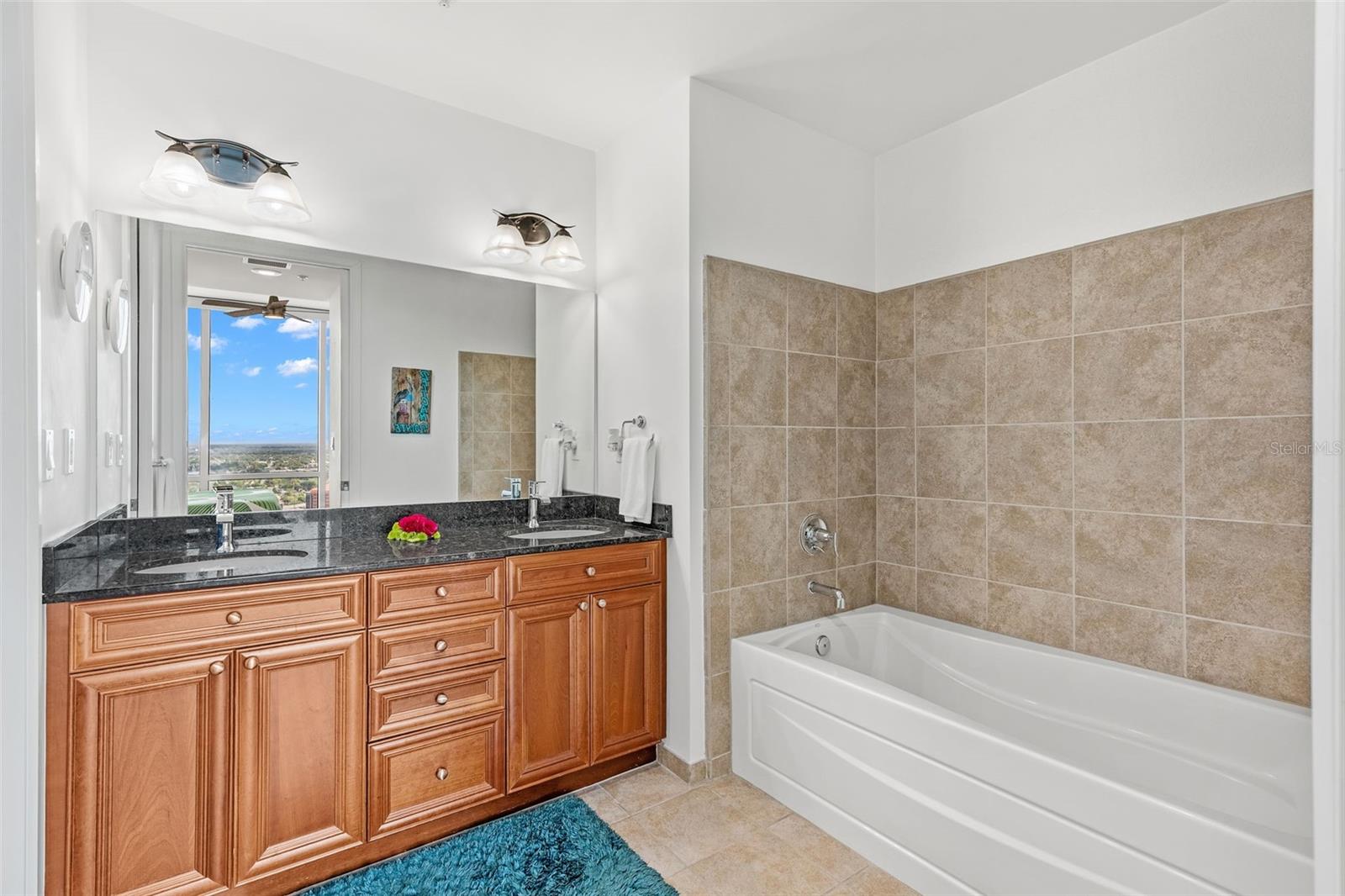 Image 25 of 66 For 150 Robinson Street 3208