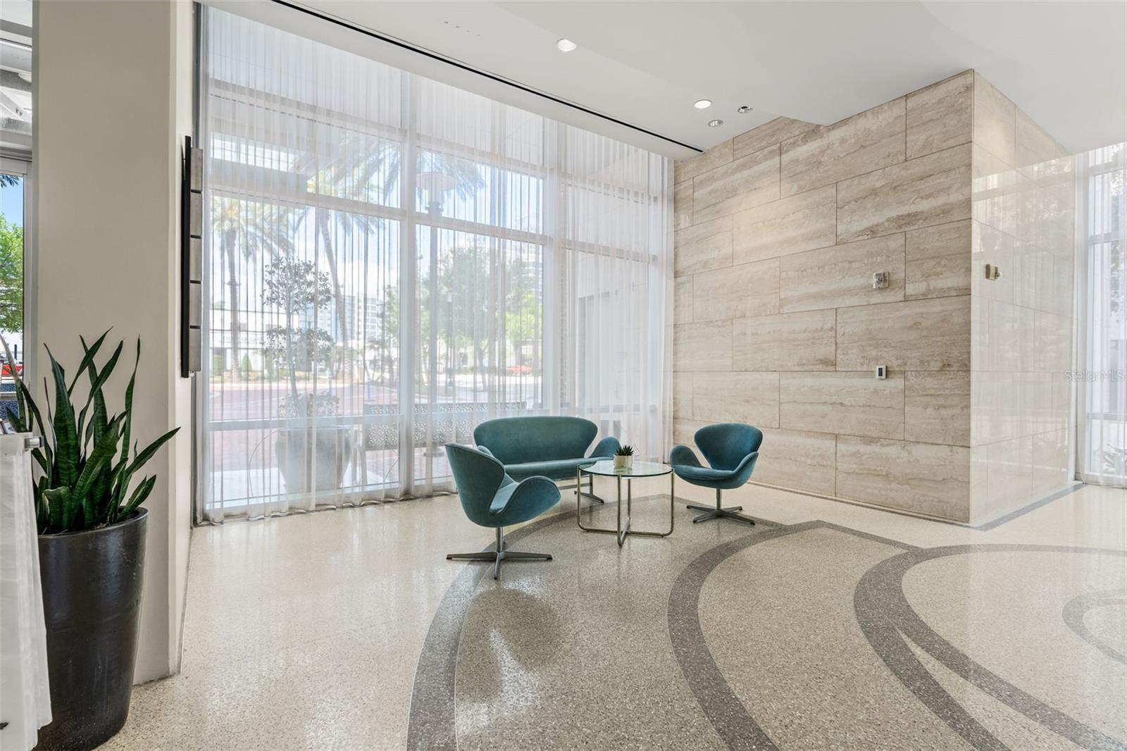 Image 5 of 66 For 150 Robinson Street 3208