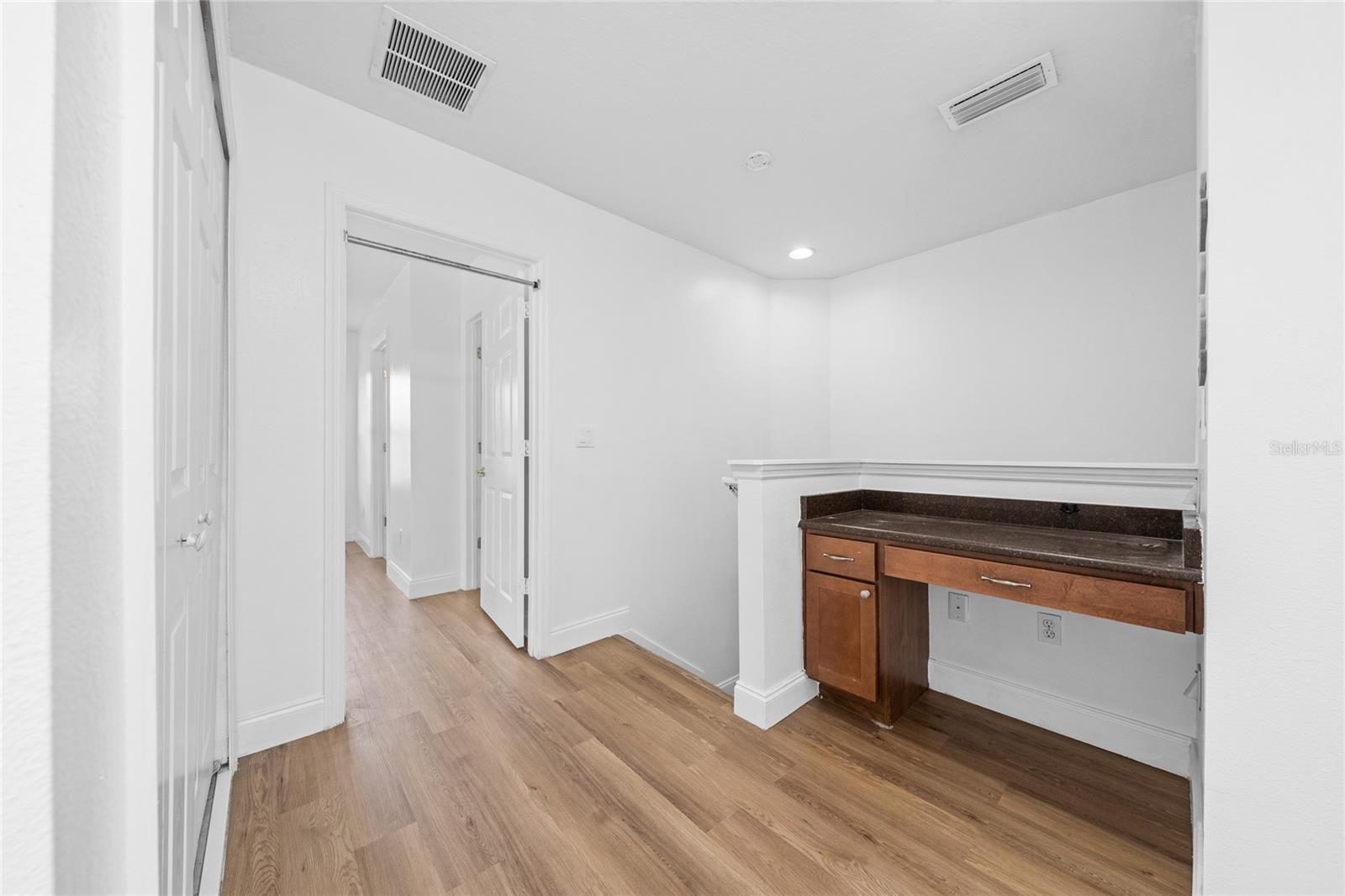 Image 10 of 31 For 8582 Leeland Archer Boulevard