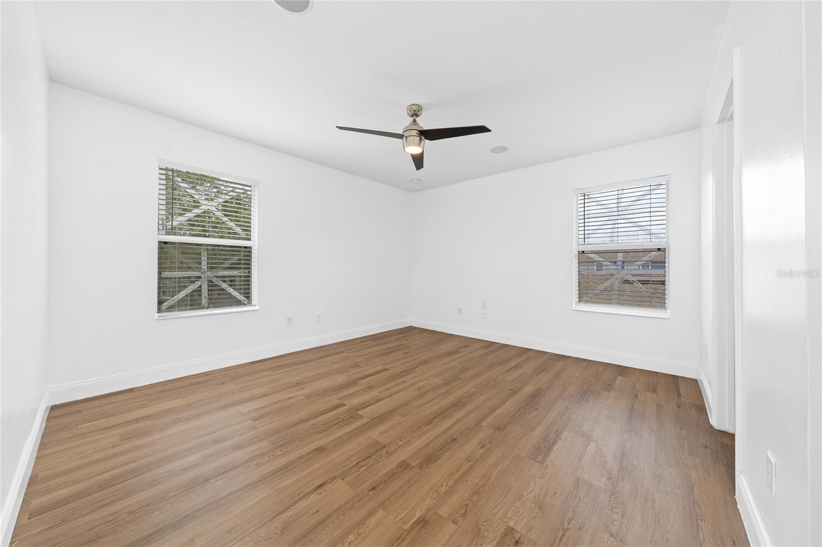 Image 11 of 31 For 8582 Leeland Archer Boulevard