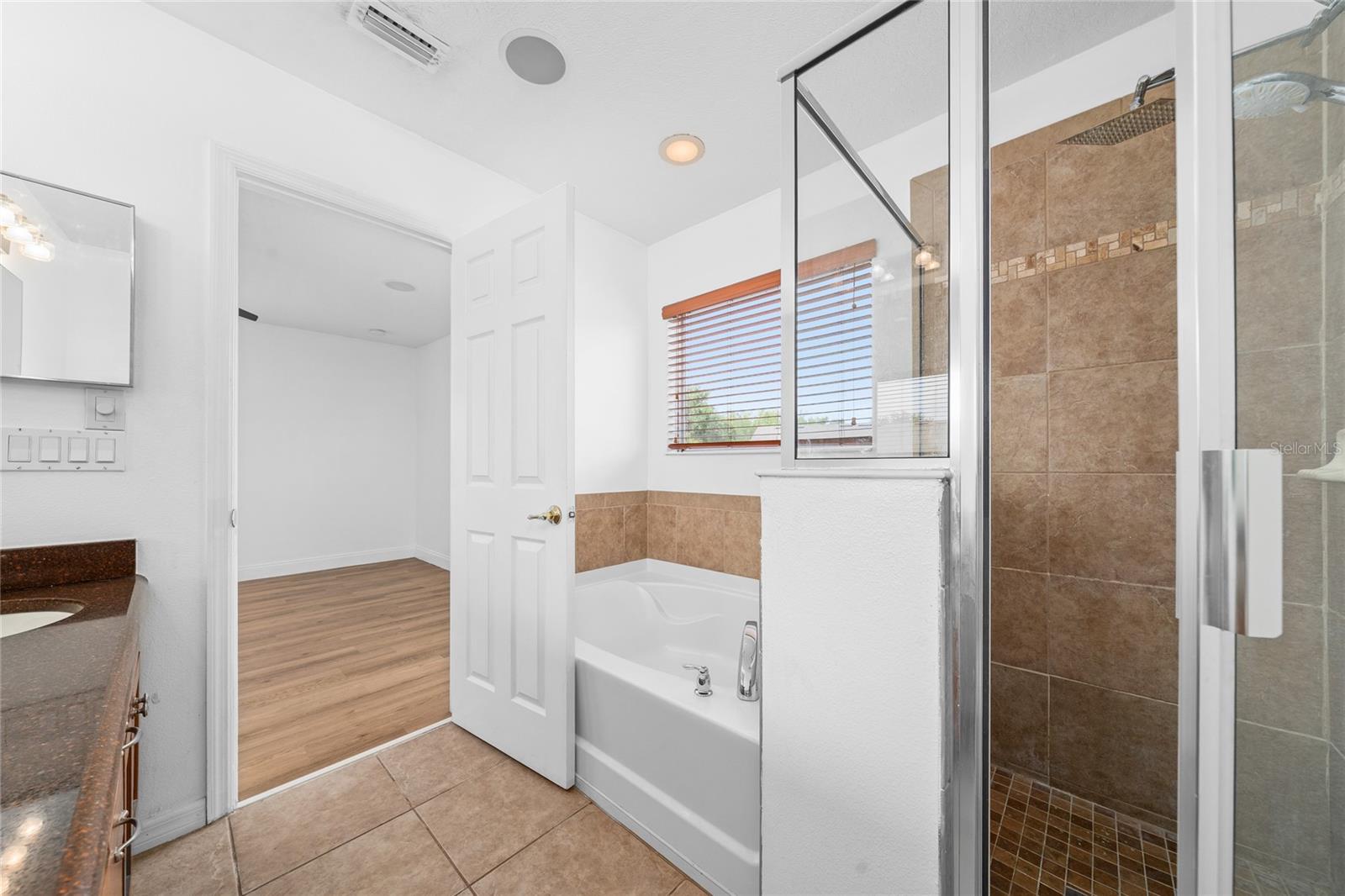 Image 14 of 31 For 8582 Leeland Archer Boulevard