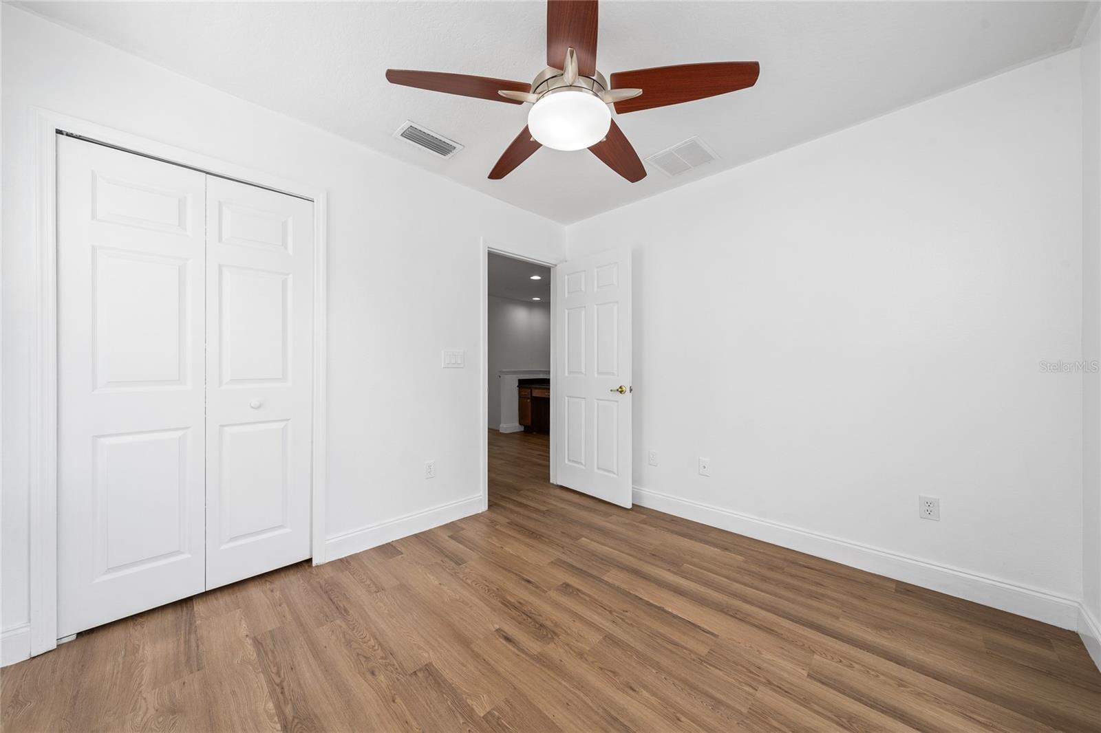 Image 17 of 31 For 8582 Leeland Archer Boulevard