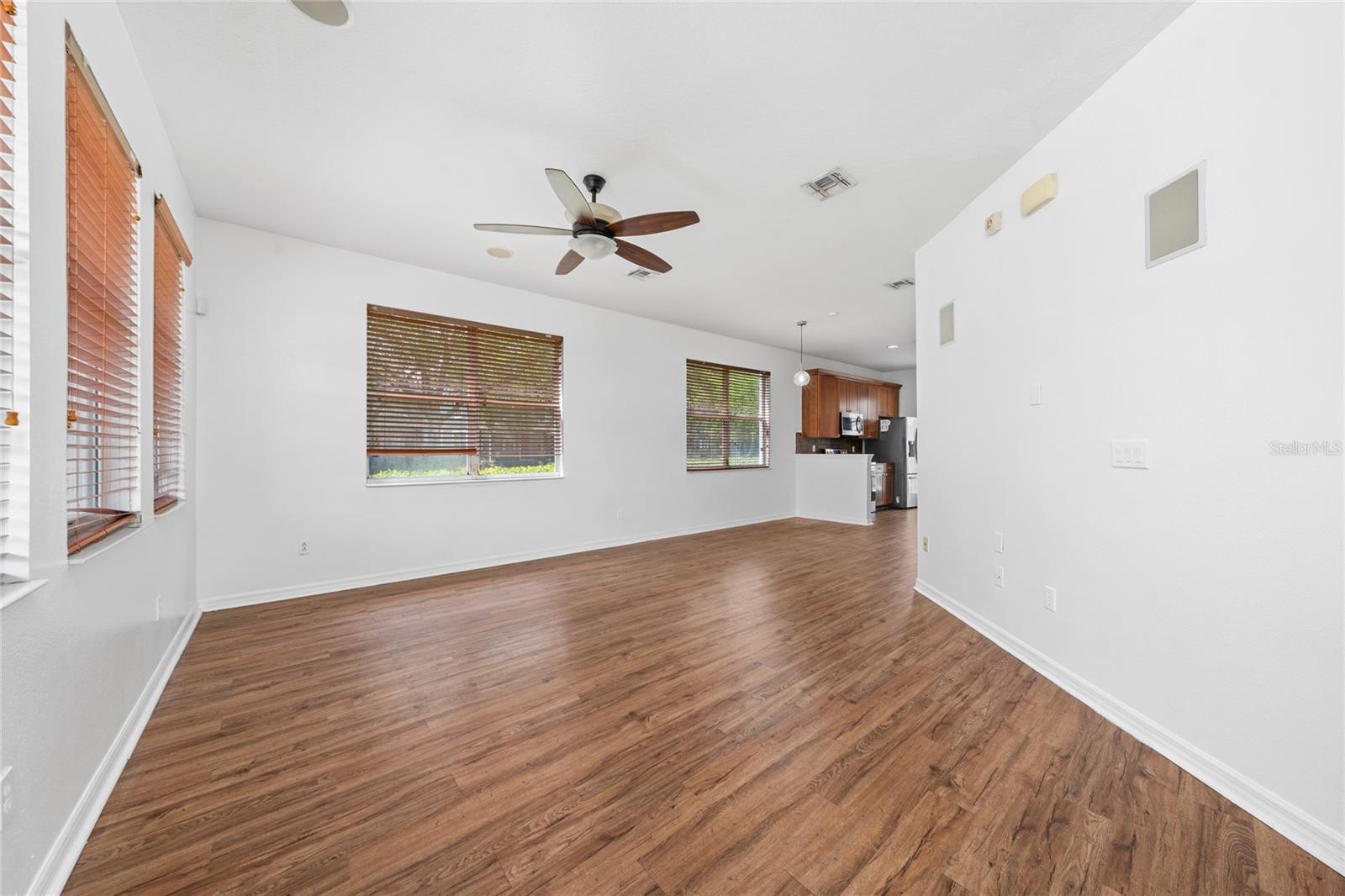 Image 4 of 31 For 8582 Leeland Archer Boulevard