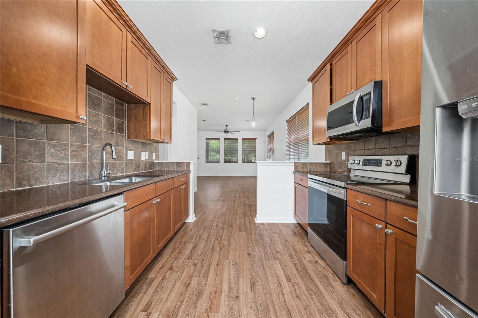 Image 6 of 31 For 8582 Leeland Archer Boulevard