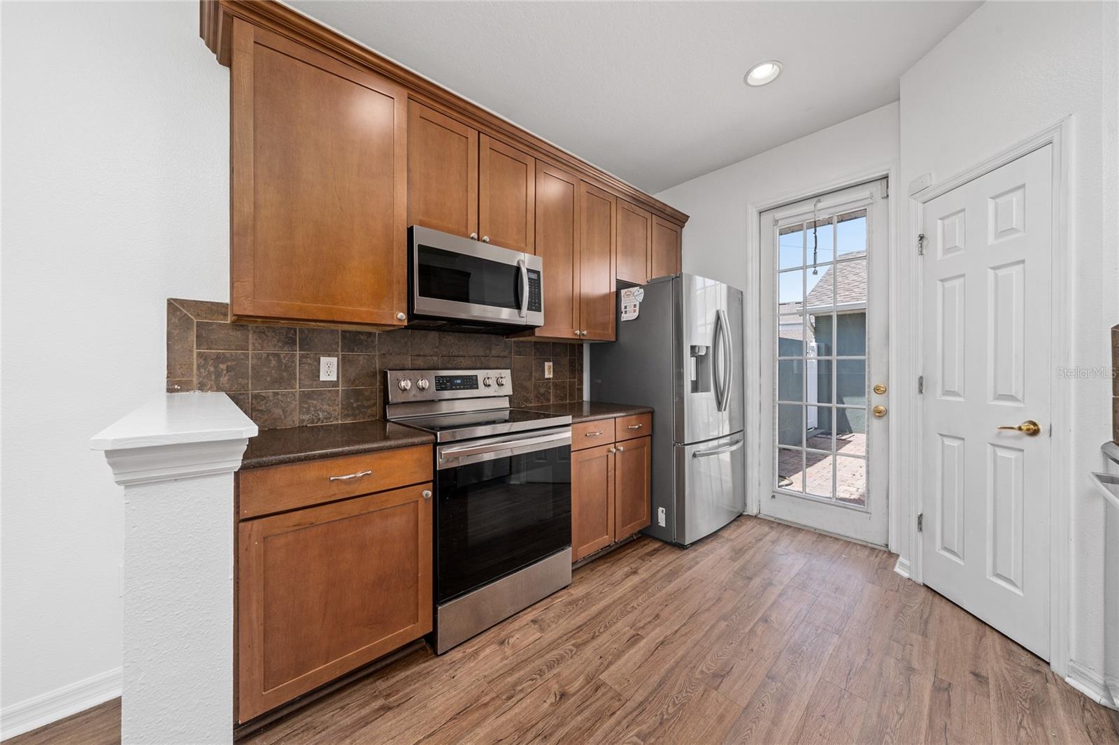 Image 7 of 31 For 8582 Leeland Archer Boulevard