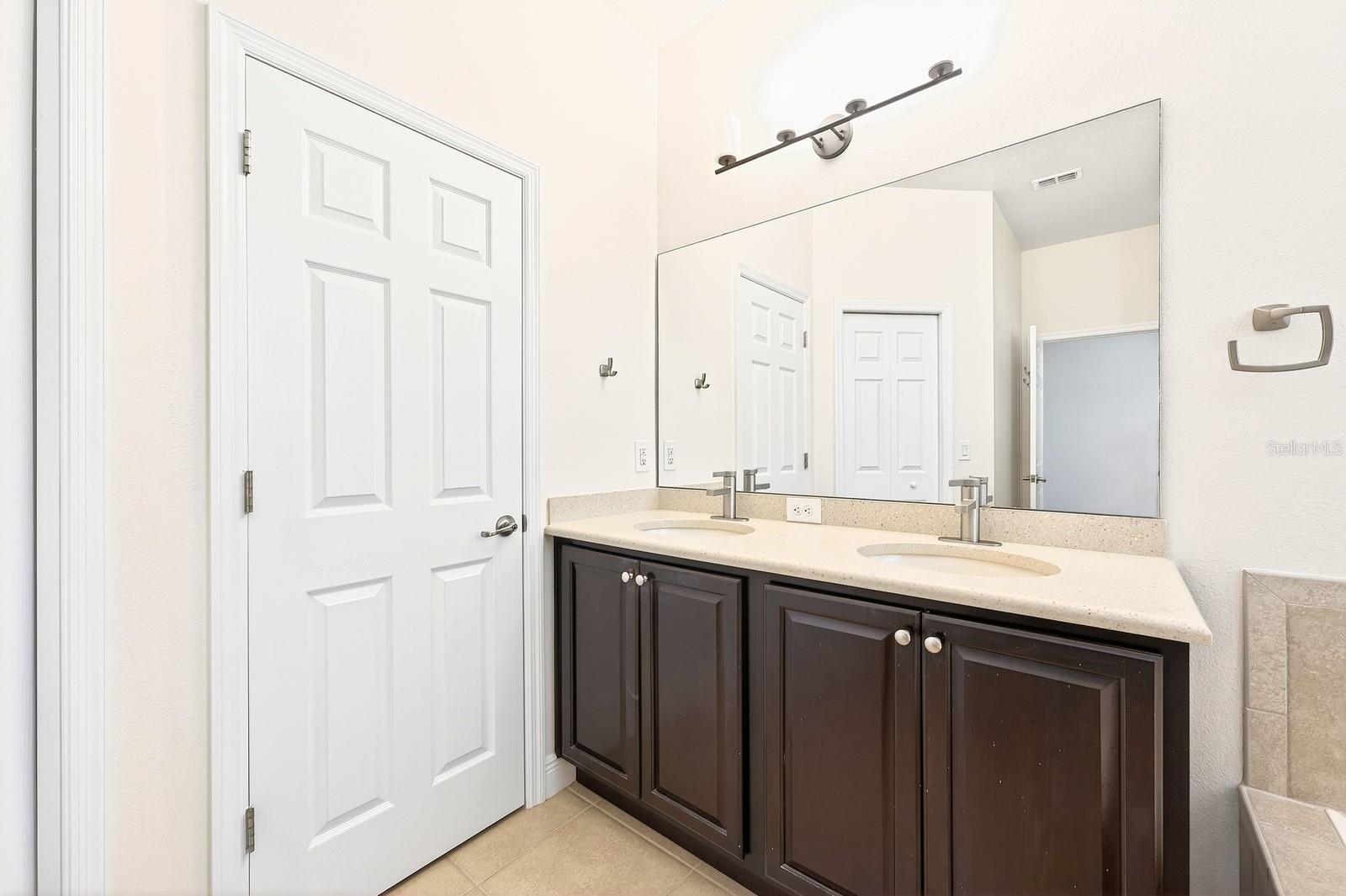 Image 17 of 34 For 918 Seburn Road