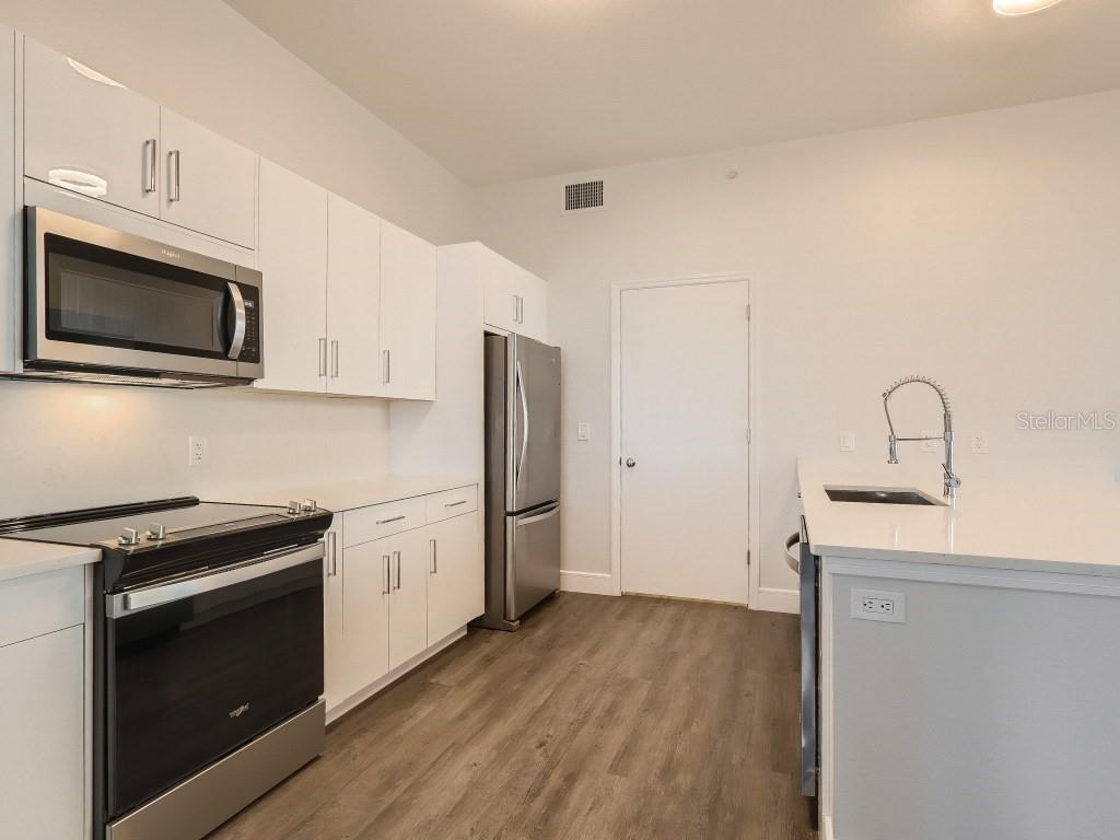 Image 13 of 40 For 415 Pine Street Ph