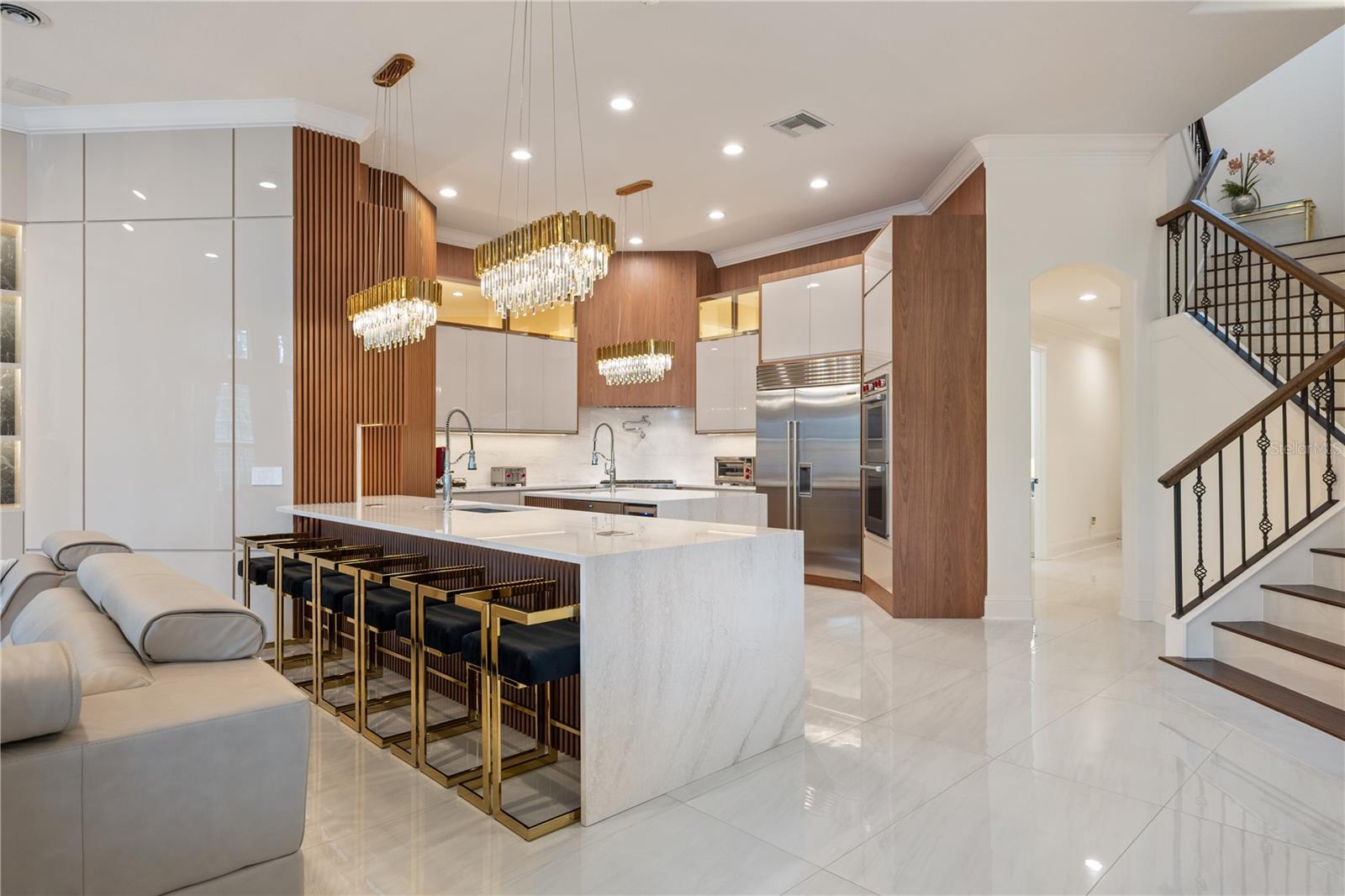 Image 14 of 71 For 6133 Hampshire Court