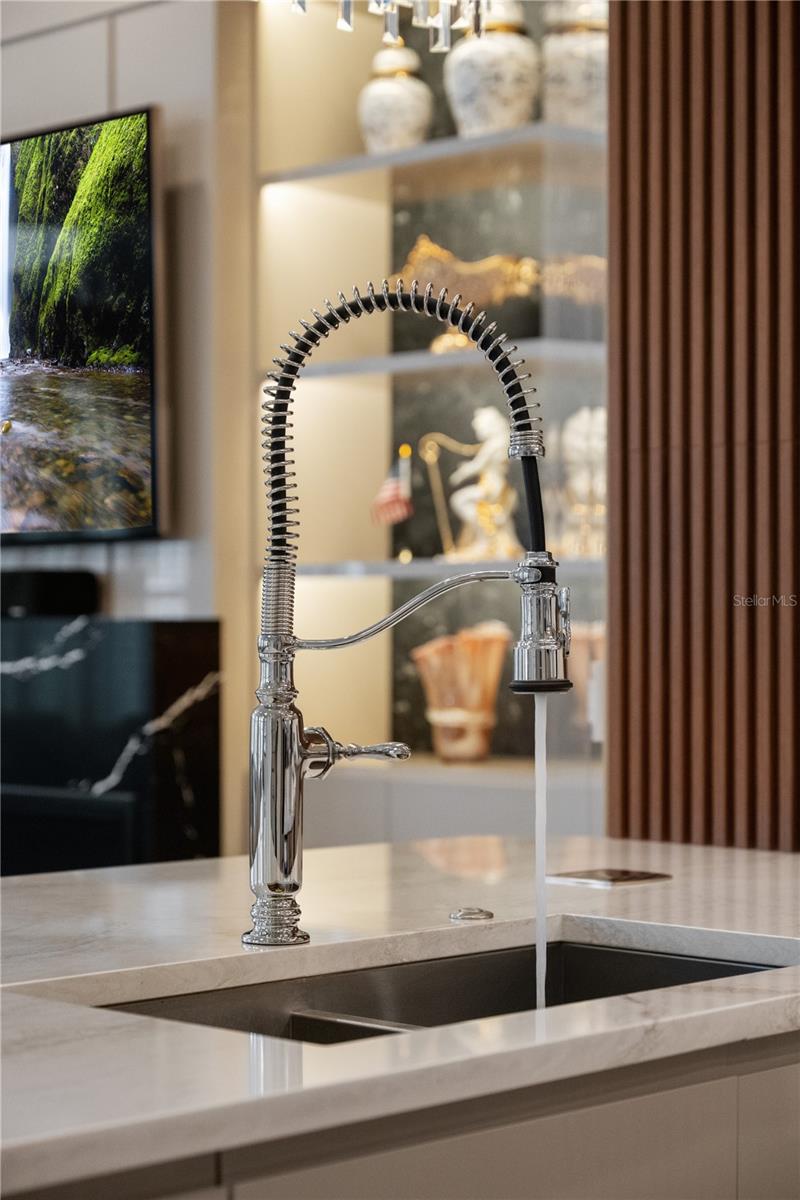 Image 17 of 71 For 6133 Hampshire Court