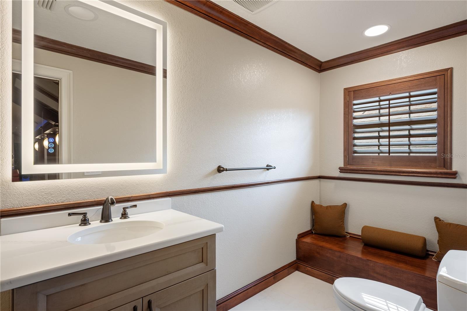 Image 29 of 71 For 6133 Hampshire Court