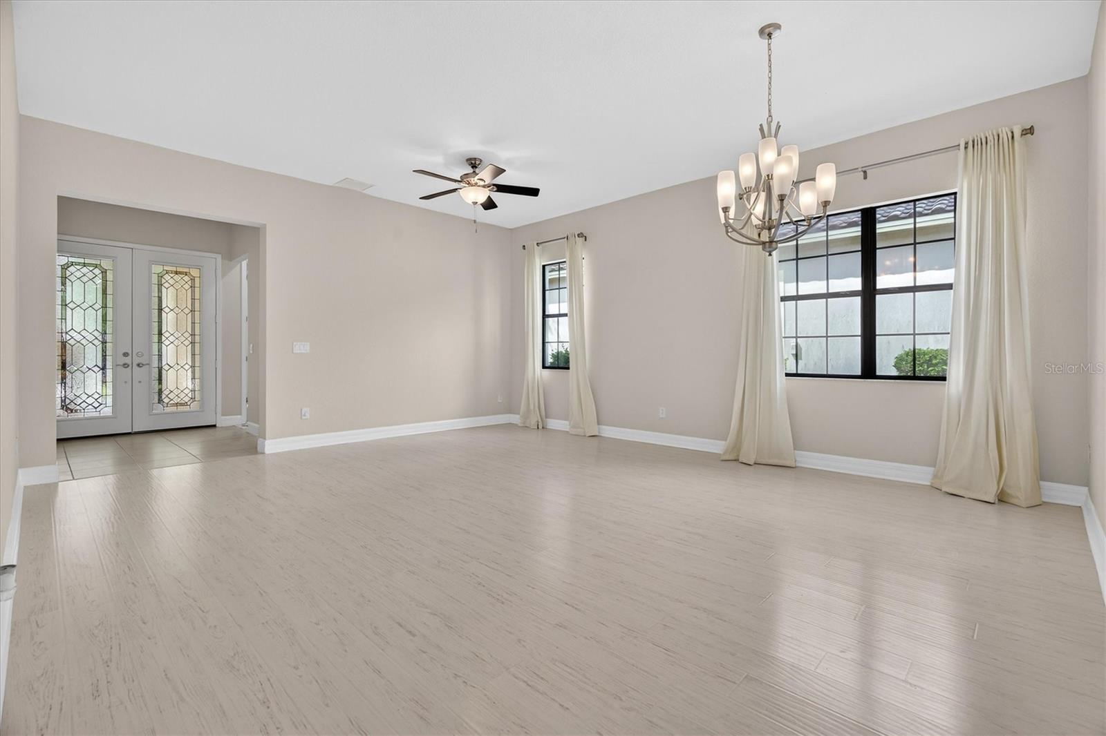 Image 11 of 39 For 10429 Stapeley Dr