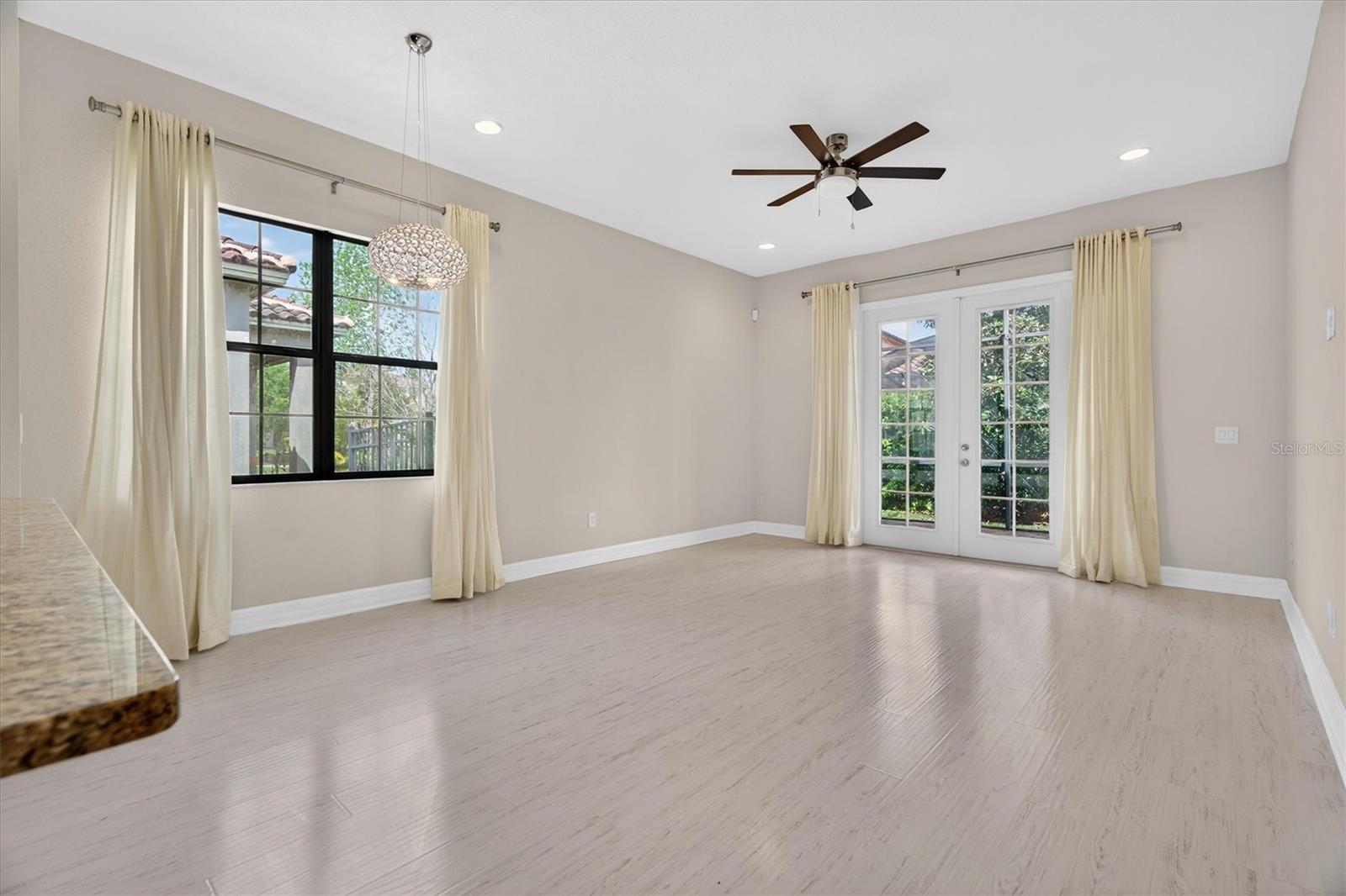 Image 22 of 39 For 10429 Stapeley Dr