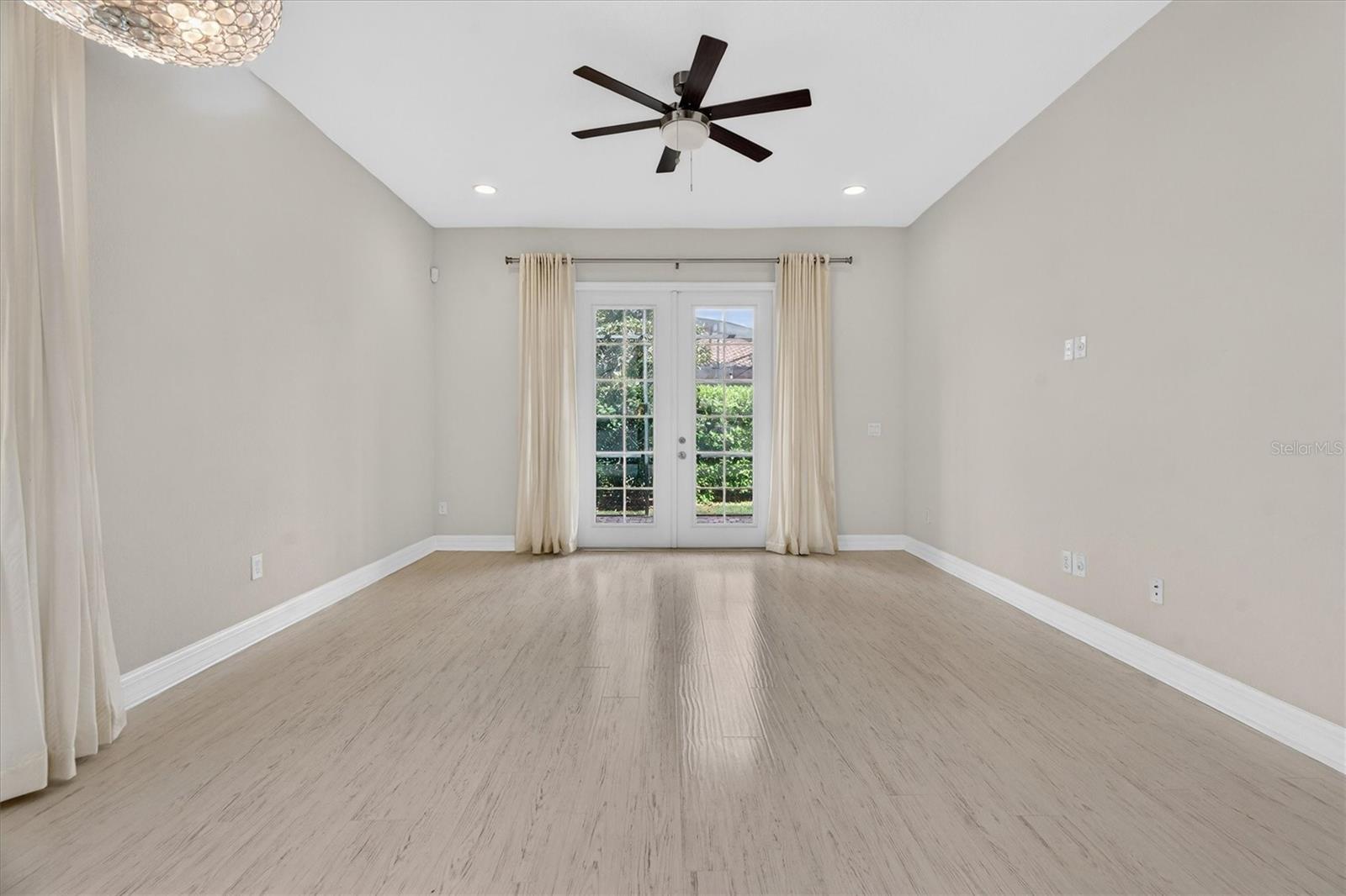 Image 23 of 39 For 10429 Stapeley Dr