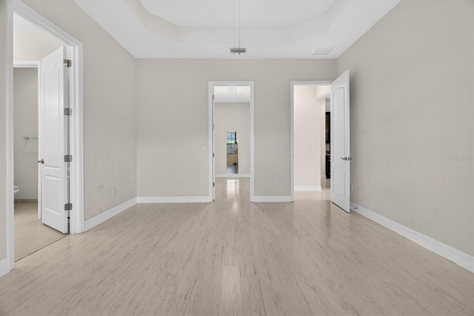 Image 4 of 39 For 10429 Stapeley Dr