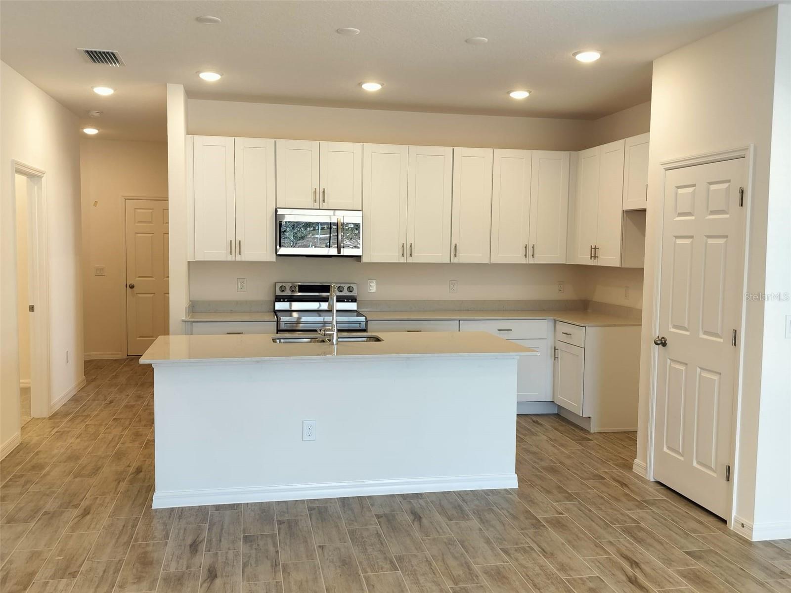 Image 4 of 4 For 2258 Leela Circle