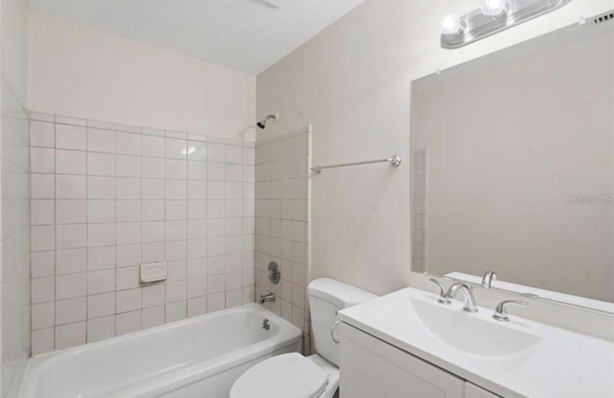 Image 17 of 24 For 30 Moree Loop 37