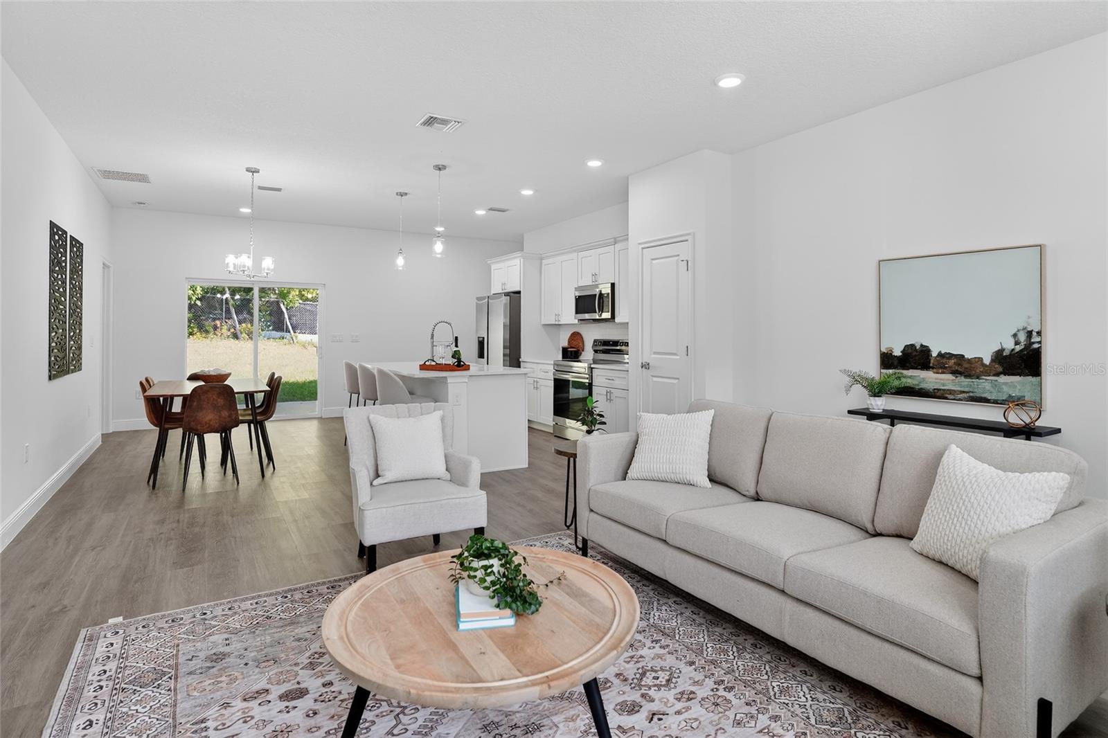 Listing photo id 8 for 99 Goldcoast Place