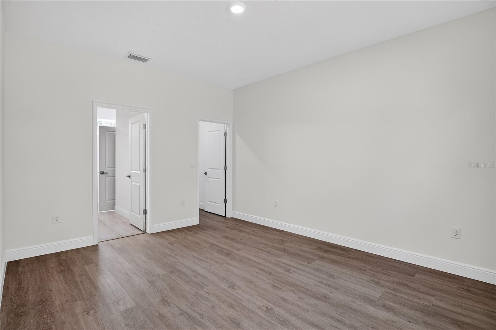 Listing photo id 9 for 99 Goldcoast Place