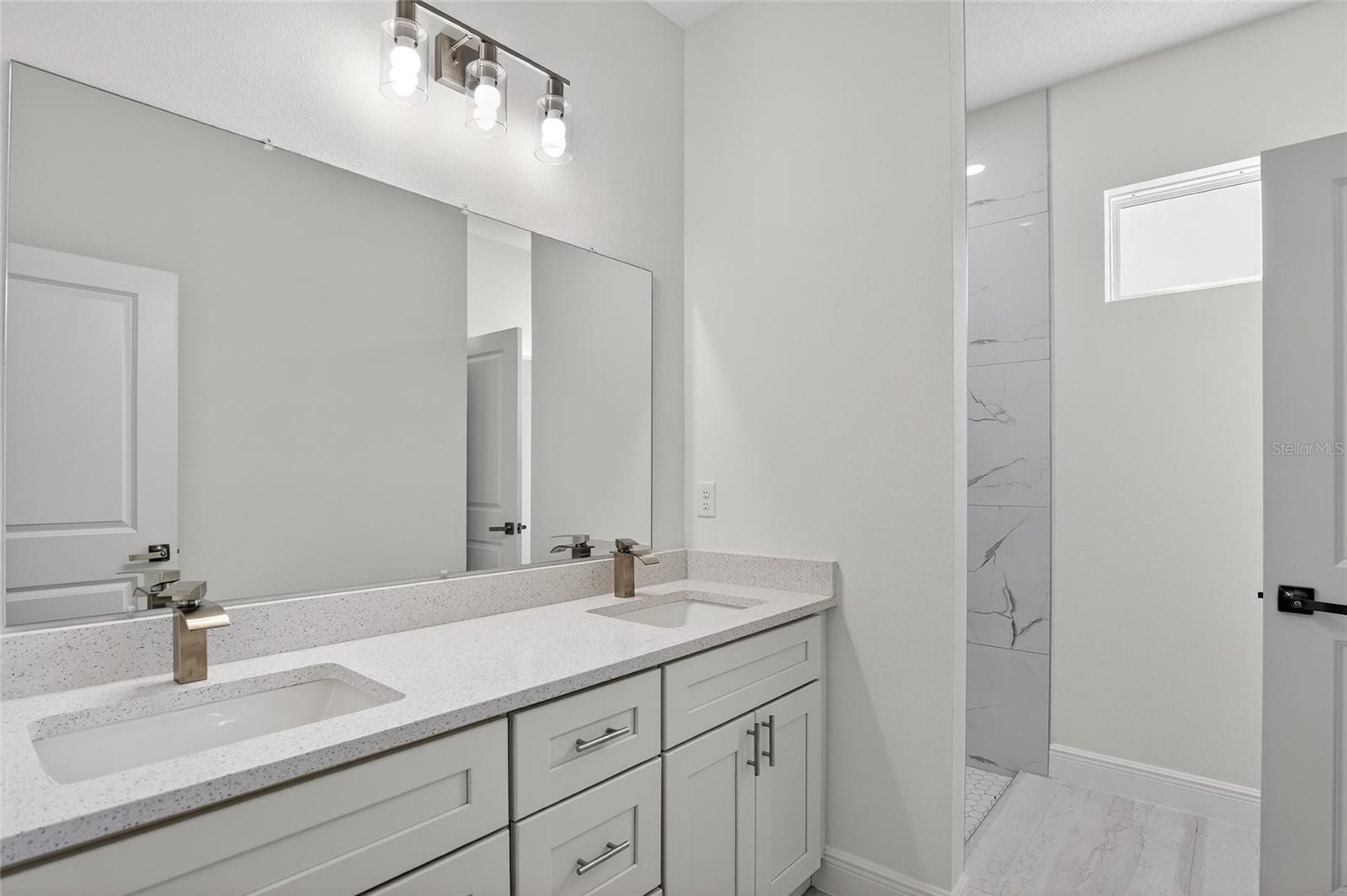 Listing photo id 10 for 99 Goldcoast Place