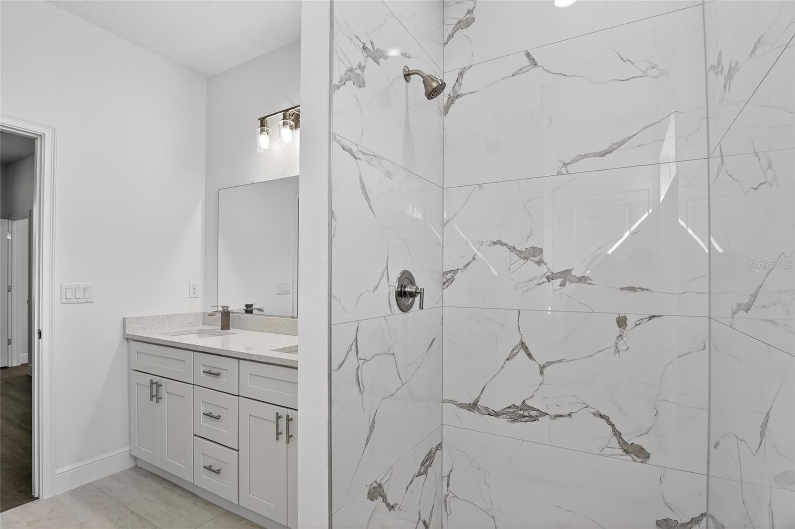 Listing photo id 11 for 99 Goldcoast Place